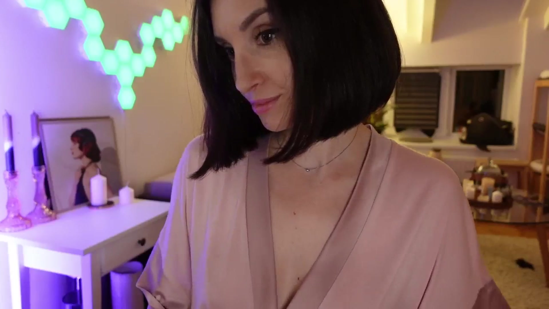 Gallery image thumbnail from Maddie's myfreecams stream on, 05/27/2024, 01:33 image 14 of 20