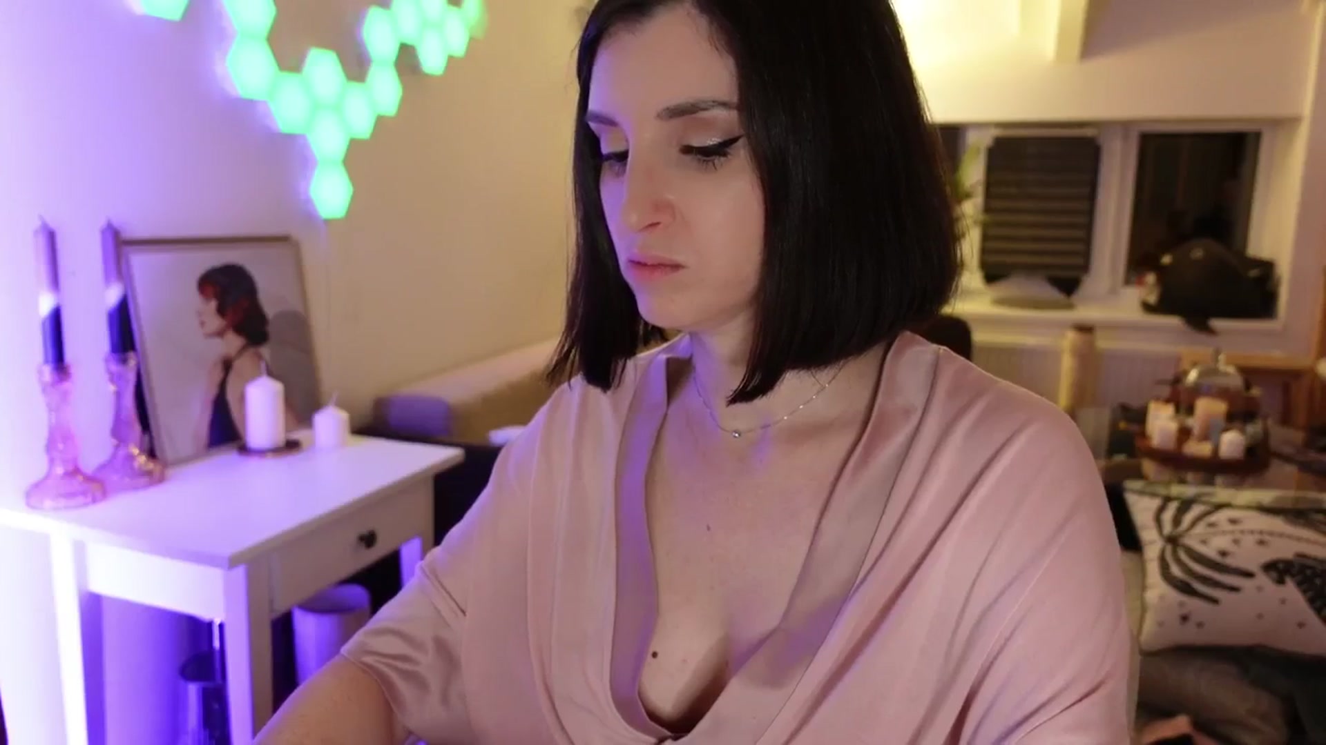 Gallery image thumbnail from Maddie's myfreecams stream on, 05/27/2024, 02:14 image 17 of 20