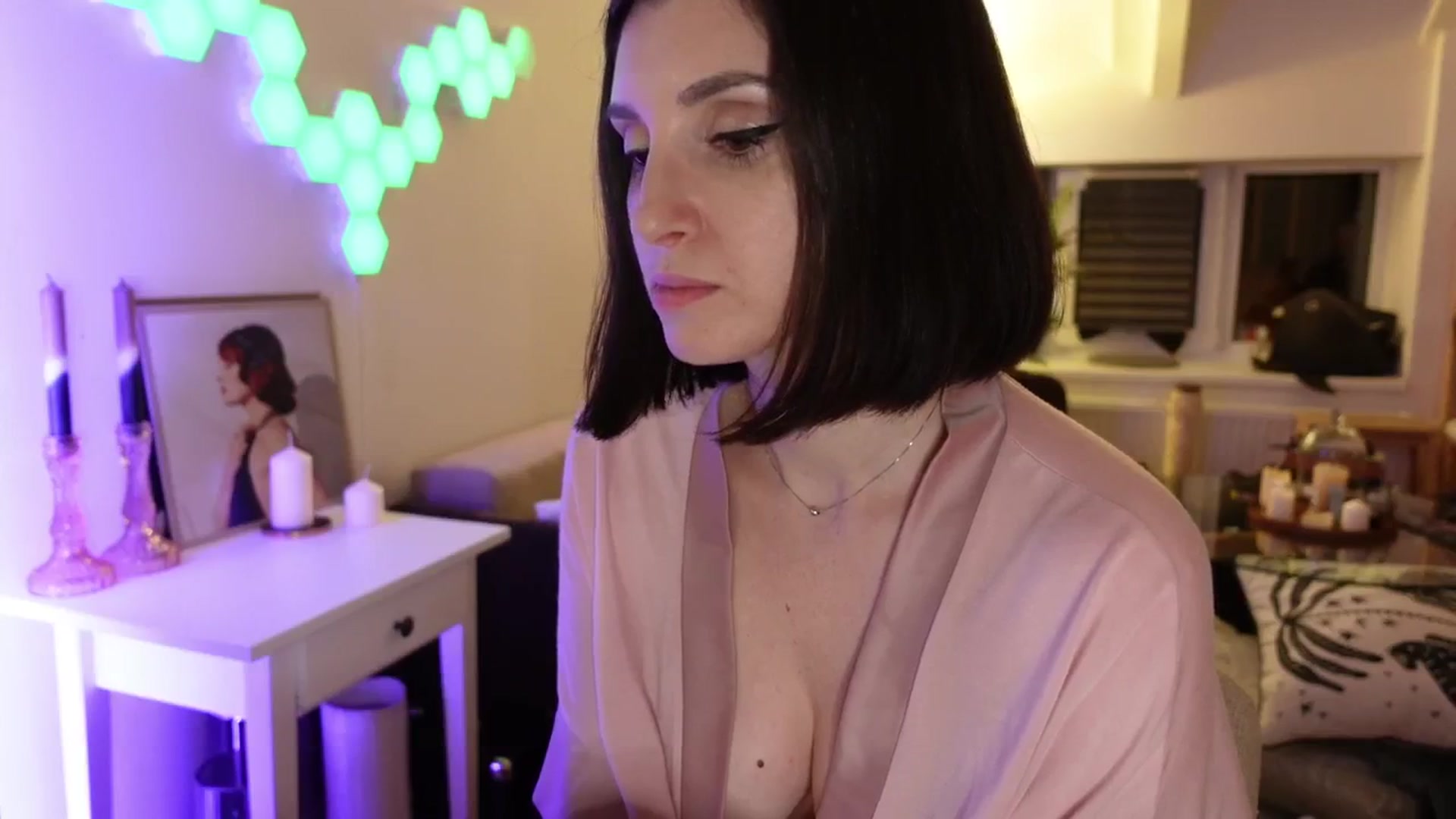 Gallery image thumbnail from Maddie's myfreecams stream on, 05/27/2024, 02:14 image 2 of 20