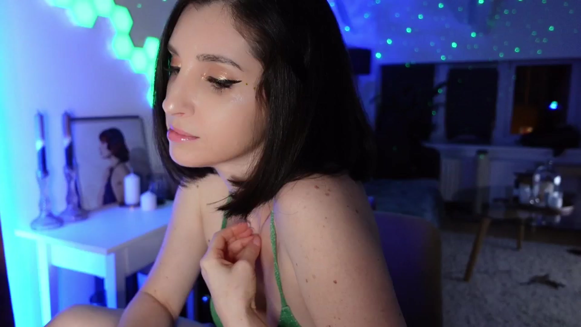 Gallery image thumbnail from Maddie's myfreecams stream on, 05/31/2024, 23:58 image 2 of 20