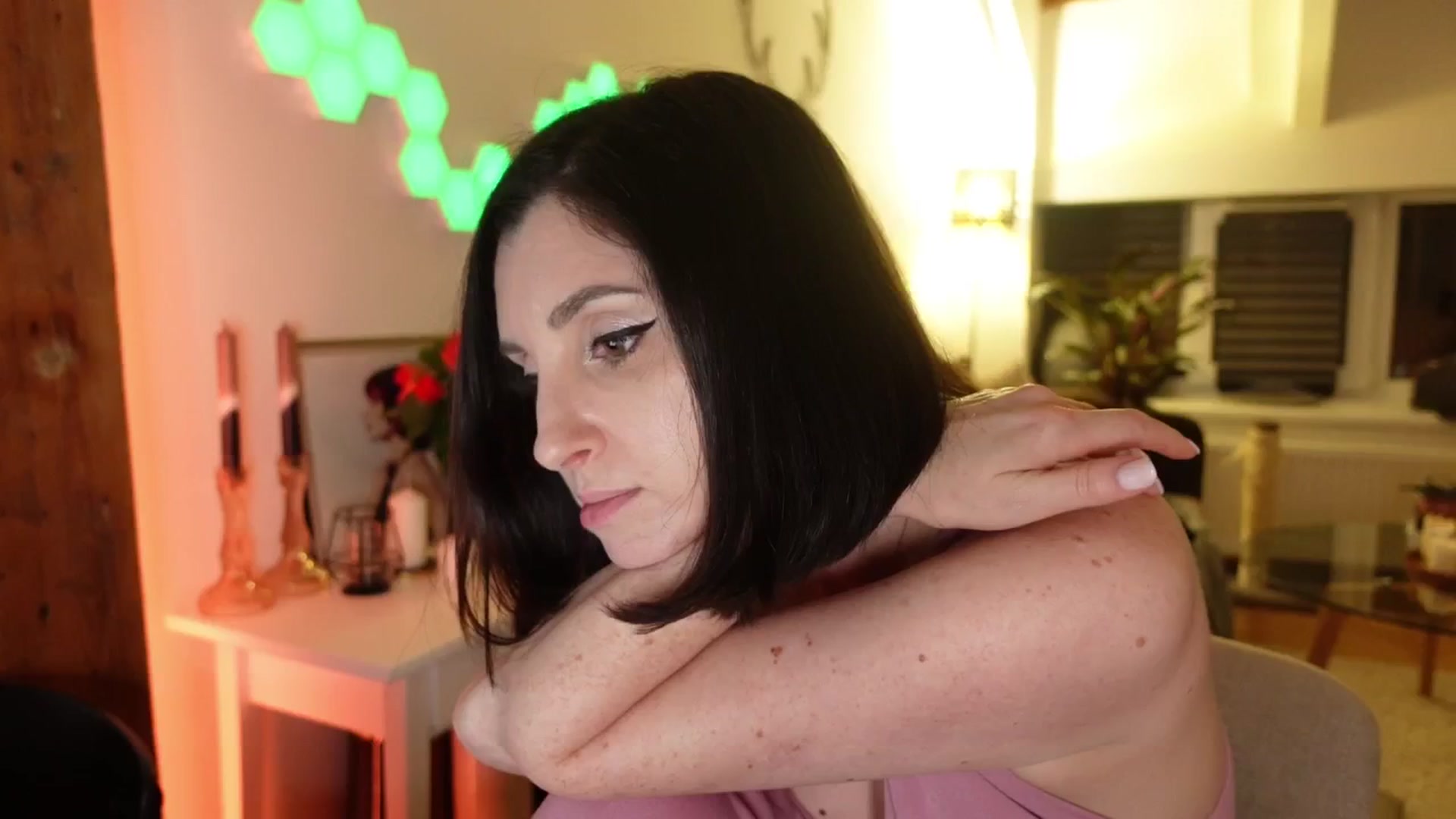 Gallery image thumbnail from Maddie's myfreecams stream on, 06/16/2024, 01:21 image 1 of 20