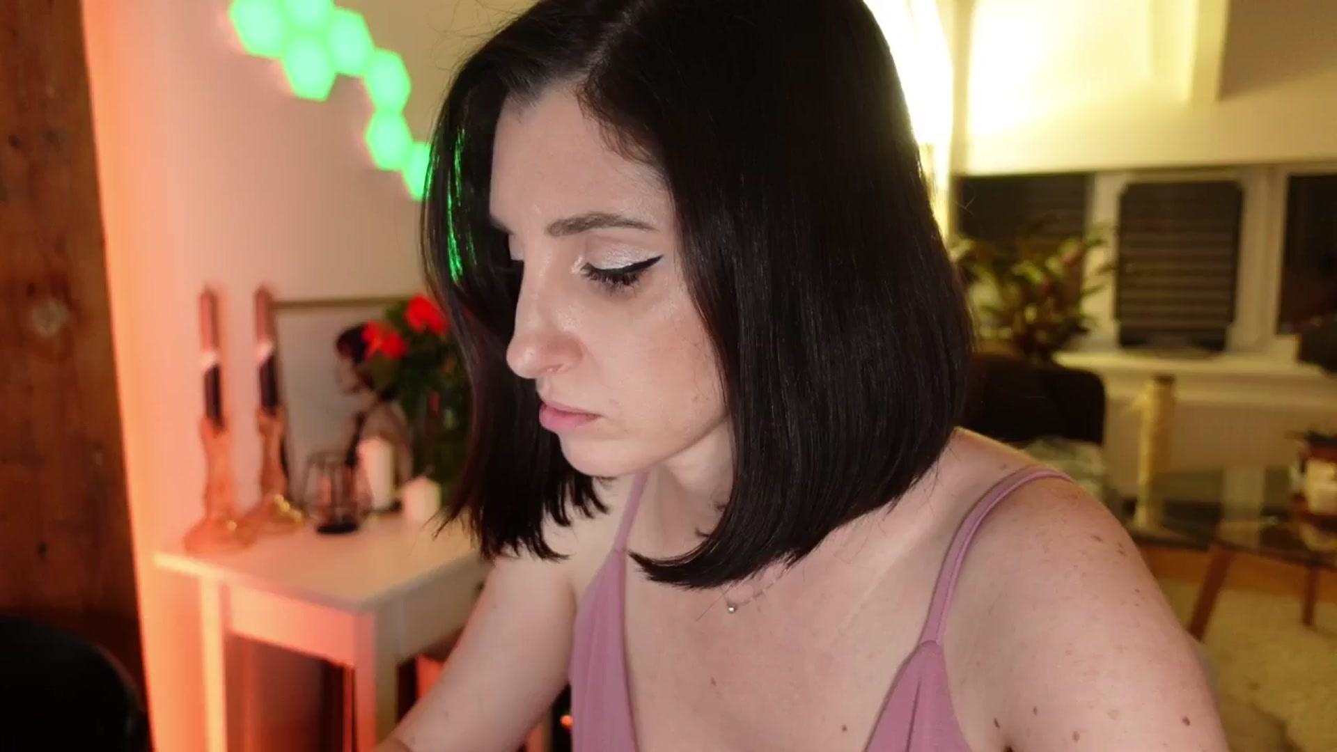 Gallery image thumbnail from Maddie's myfreecams stream on, 06/16/2024, 01:21 image 15 of 20