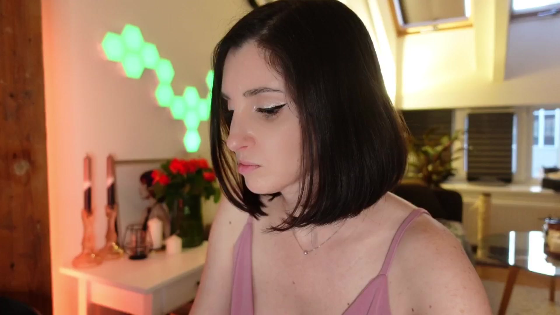 Gallery image thumbnail from Maddie's myfreecams stream on, 06/16/2024, 02:59 image 16 of 20