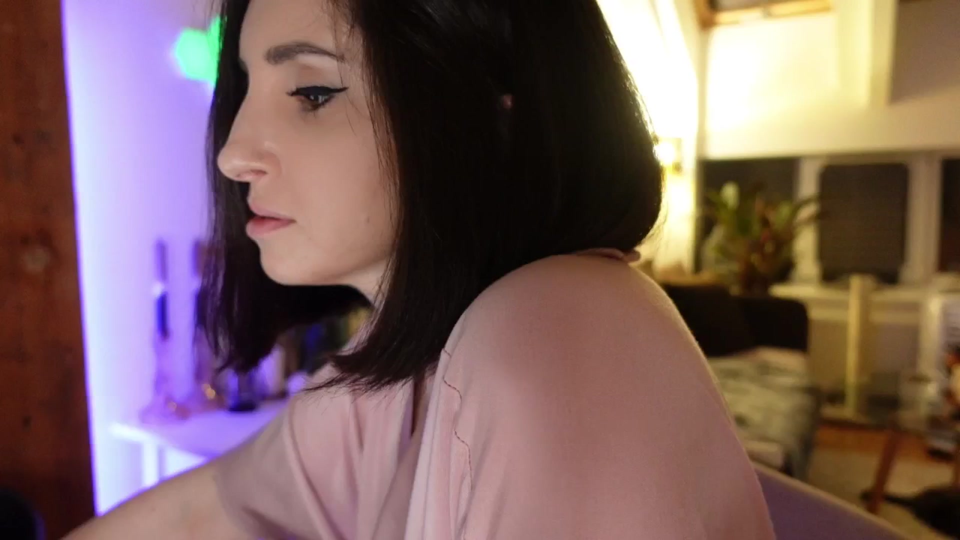 Gallery image thumbnail from Maddie's myfreecams stream on, 06/18/2024, 24:01 image 2 of 20