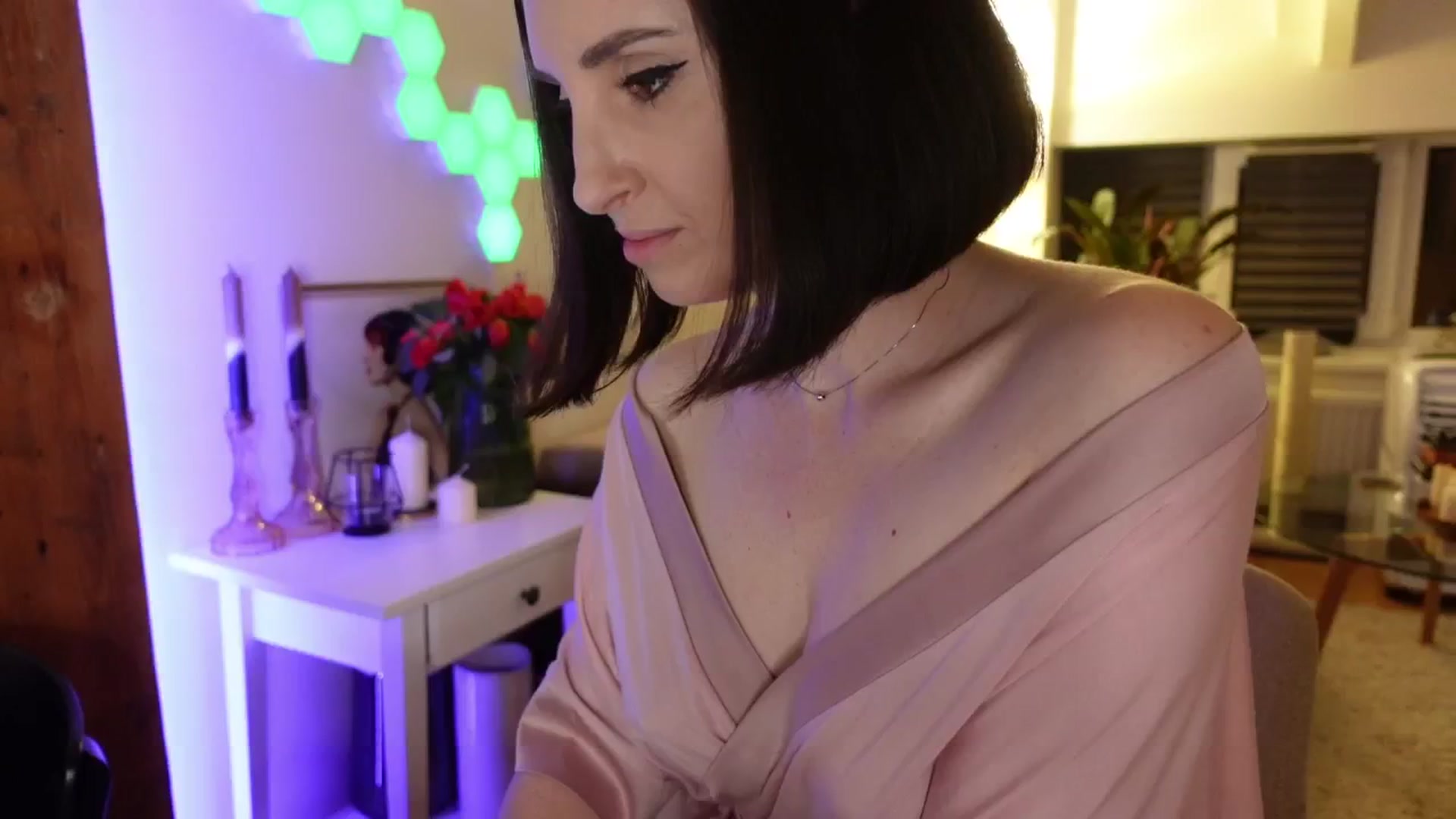 Gallery image thumbnail from Maddie's myfreecams stream on, 06/18/2024, 24:28 image 2 of 20