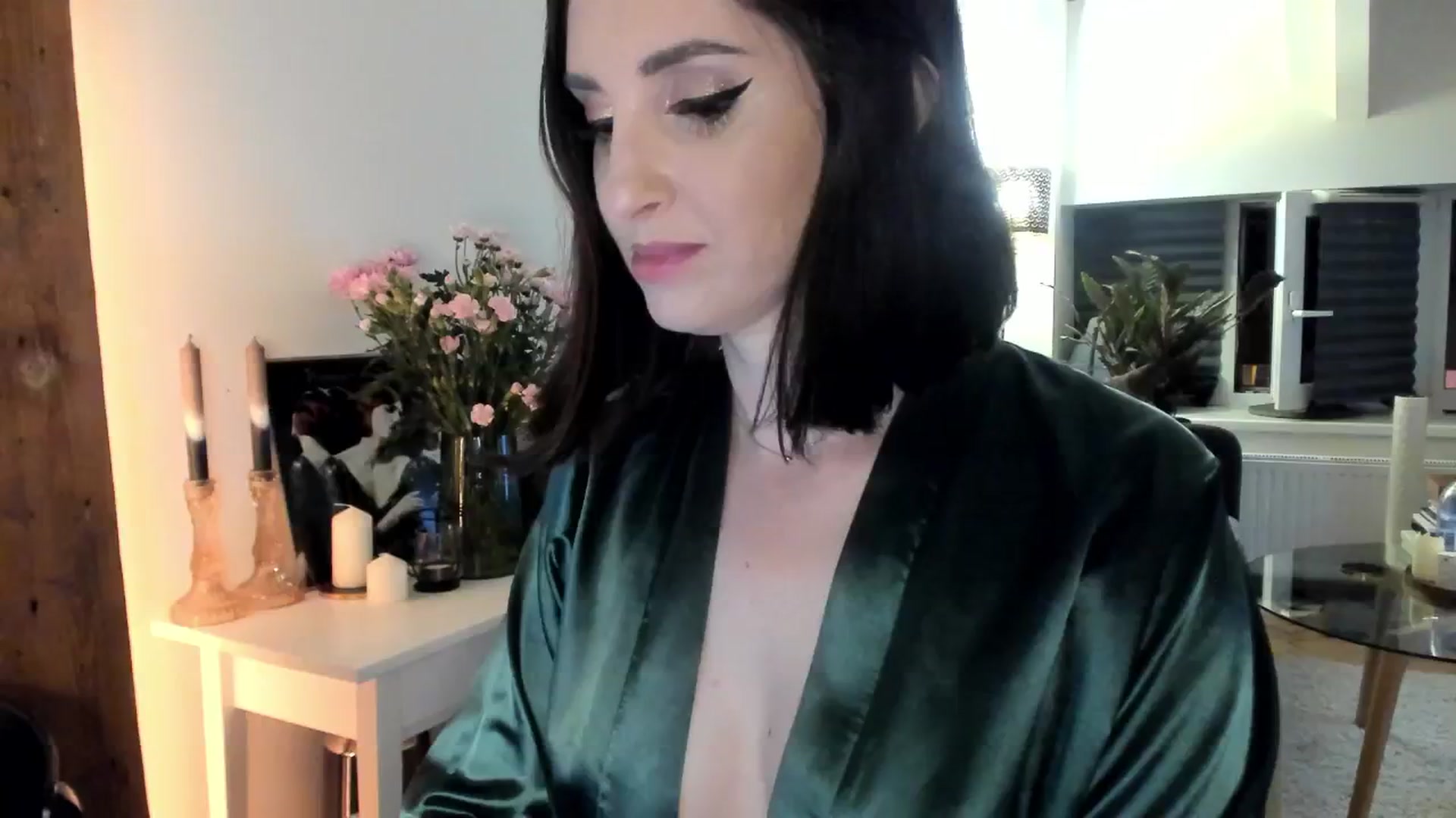 Gallery image thumbnail from Maddie's myfreecams stream on, 08/08/2024, 21:12 image 11 of 20