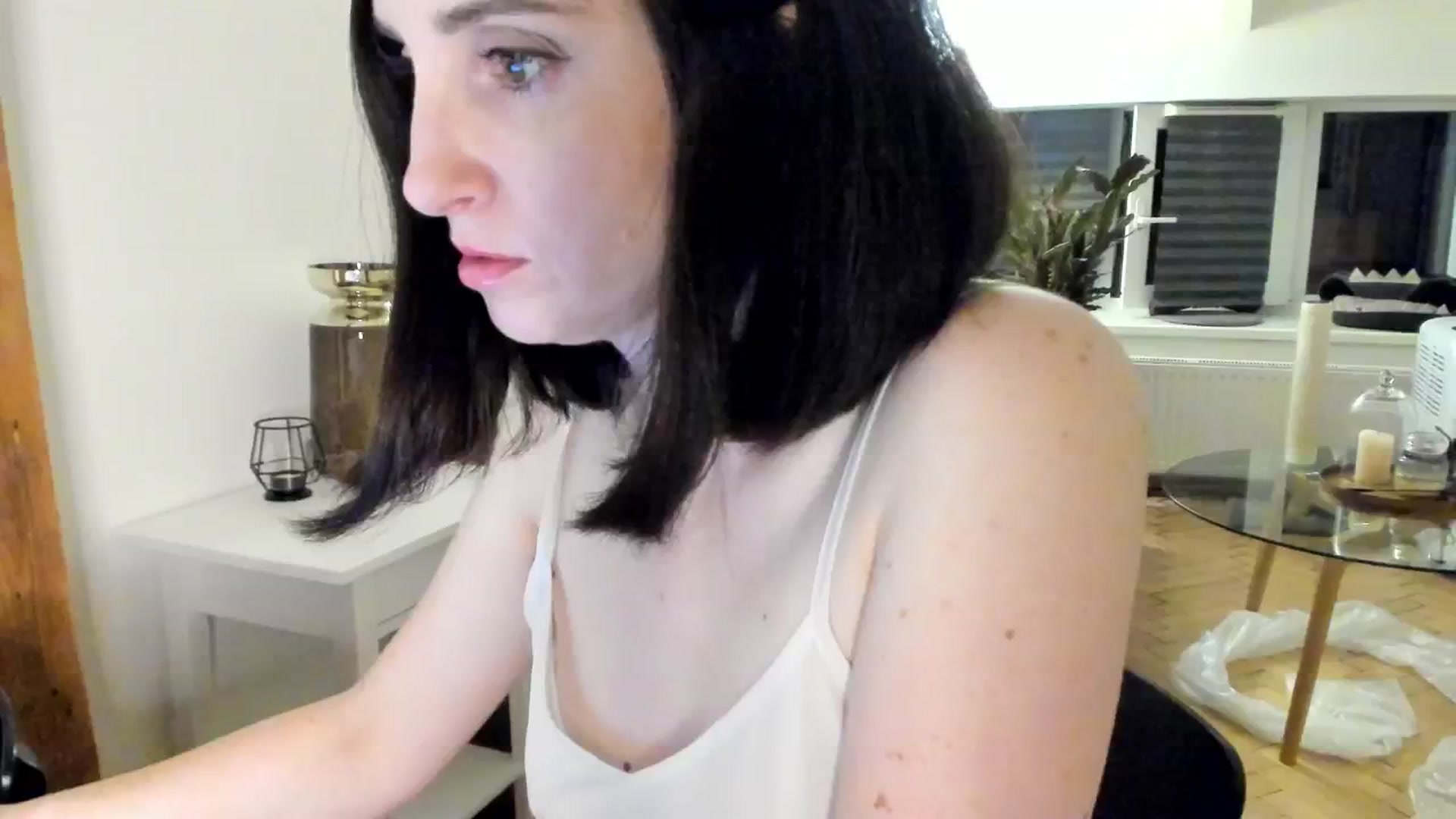 Gallery image thumbnail from Maddie's myfreecams stream on, 09/01/2024, 24:32 image 14 of 20