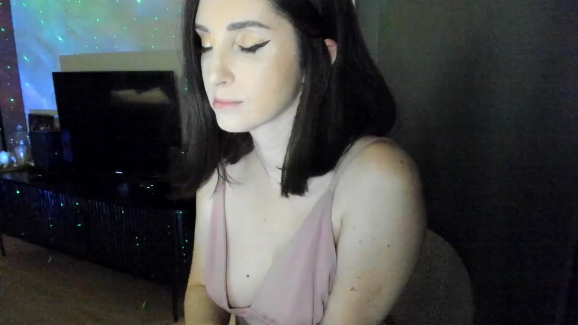 Gallery image thumbnail from Maddie's myfreecams stream on, 09/15/2024, 24:37 image 19 of 20