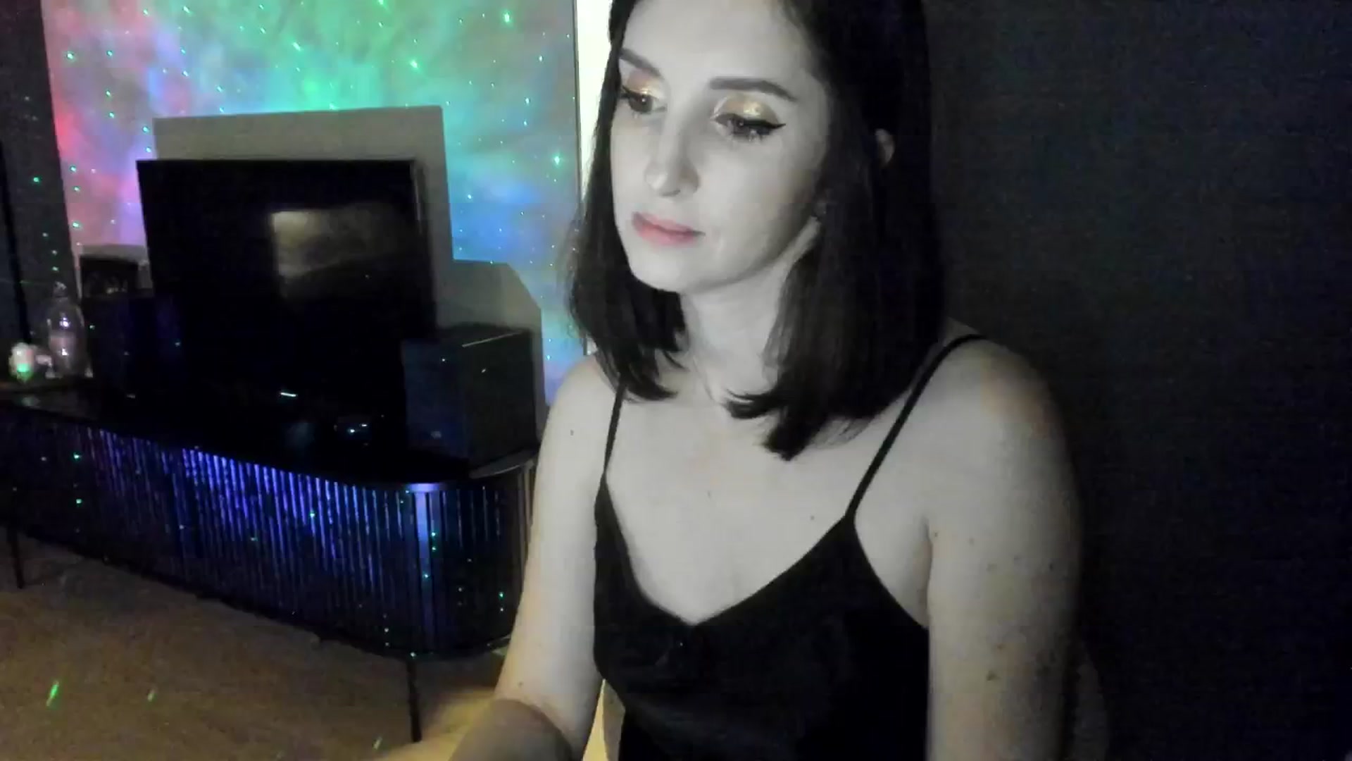 Gallery image thumbnail from Maddie's myfreecams stream on, 09/16/2024, 24:01 image 5 of 20