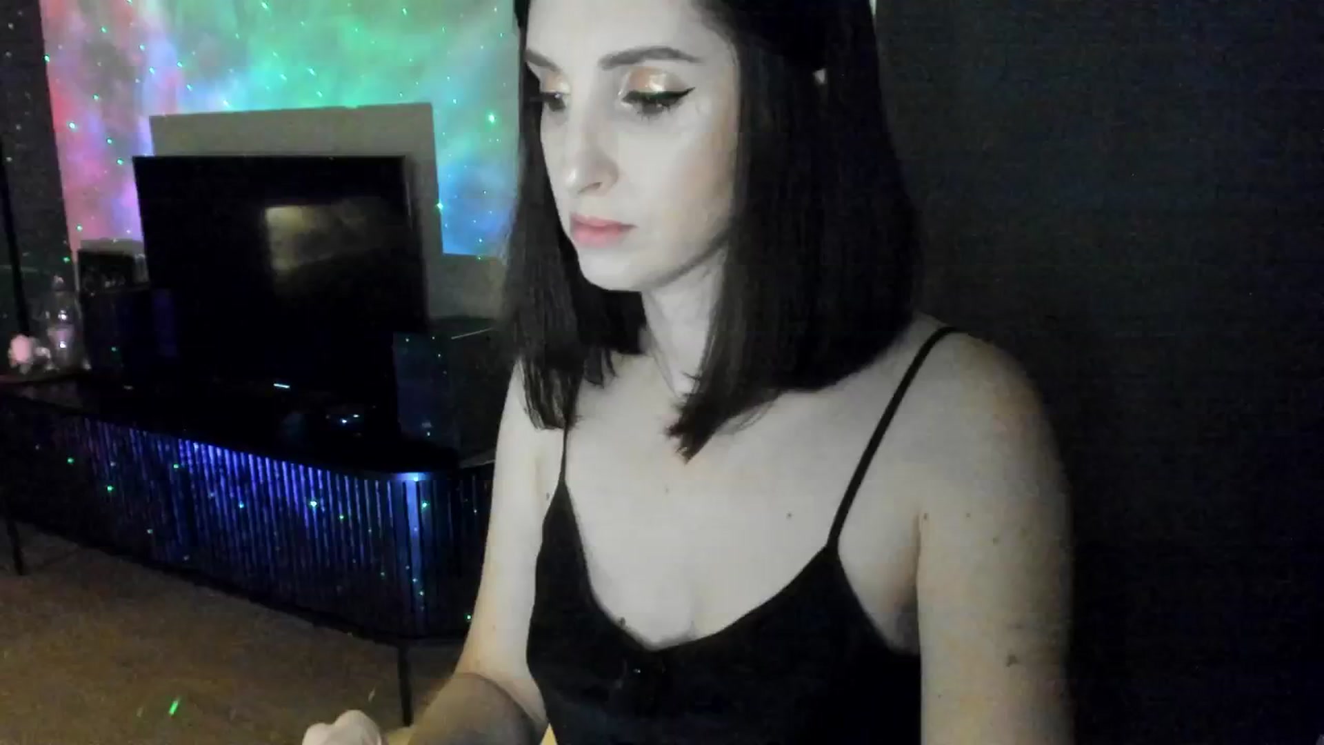 Gallery image thumbnail from Maddie's myfreecams stream on, 09/16/2024, 24:01 image 2 of 20