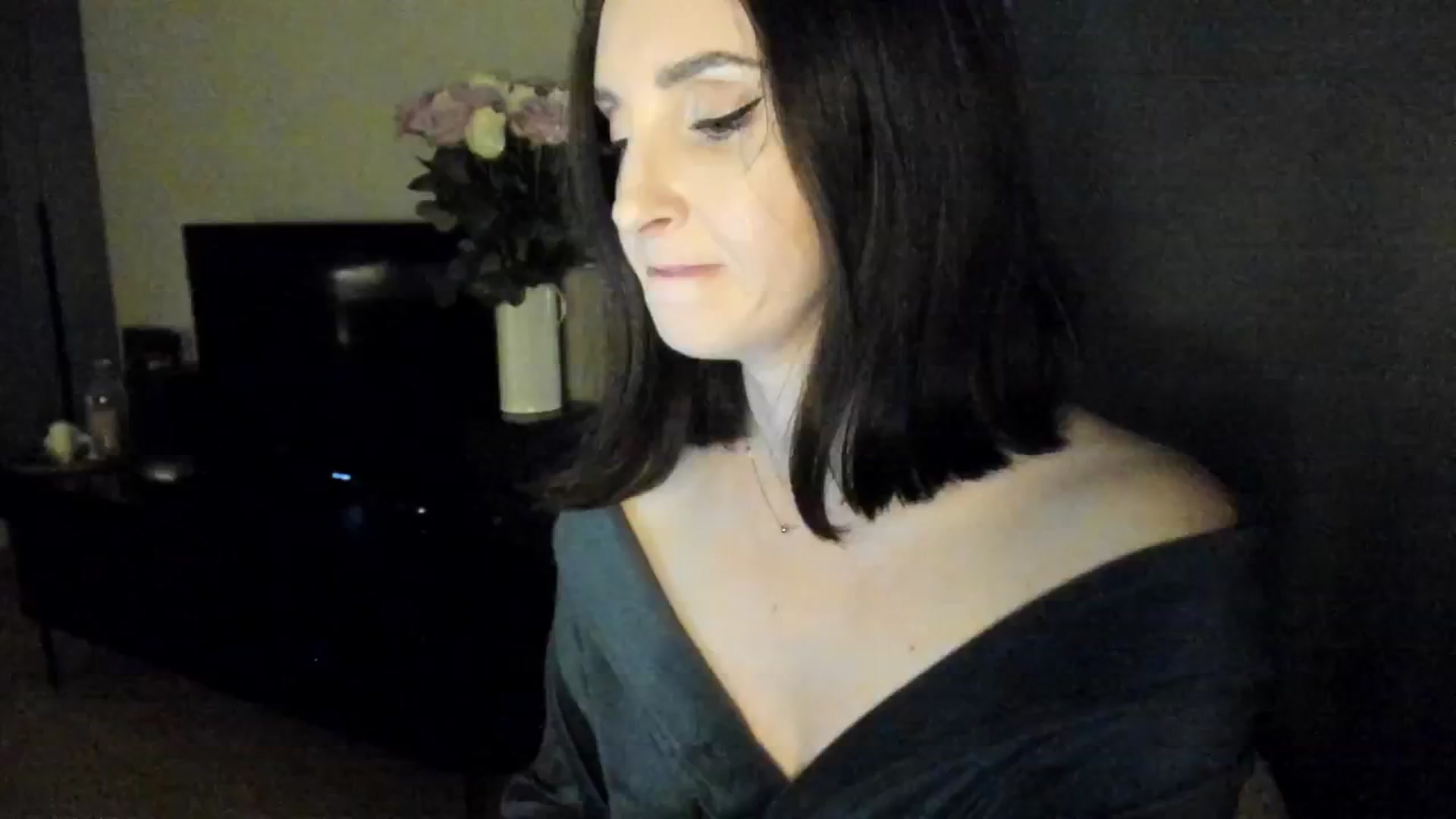 Gallery image thumbnail from Maddie's myfreecams stream on, 09/18/2024, 24:16 image 5 of 20
