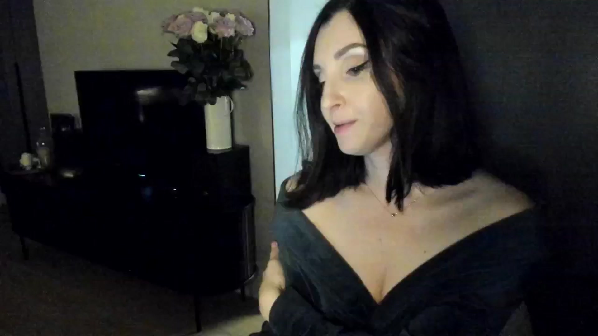 Gallery image thumbnail from Maddie's myfreecams stream on, 09/18/2024, 24:16 image 16 of 20