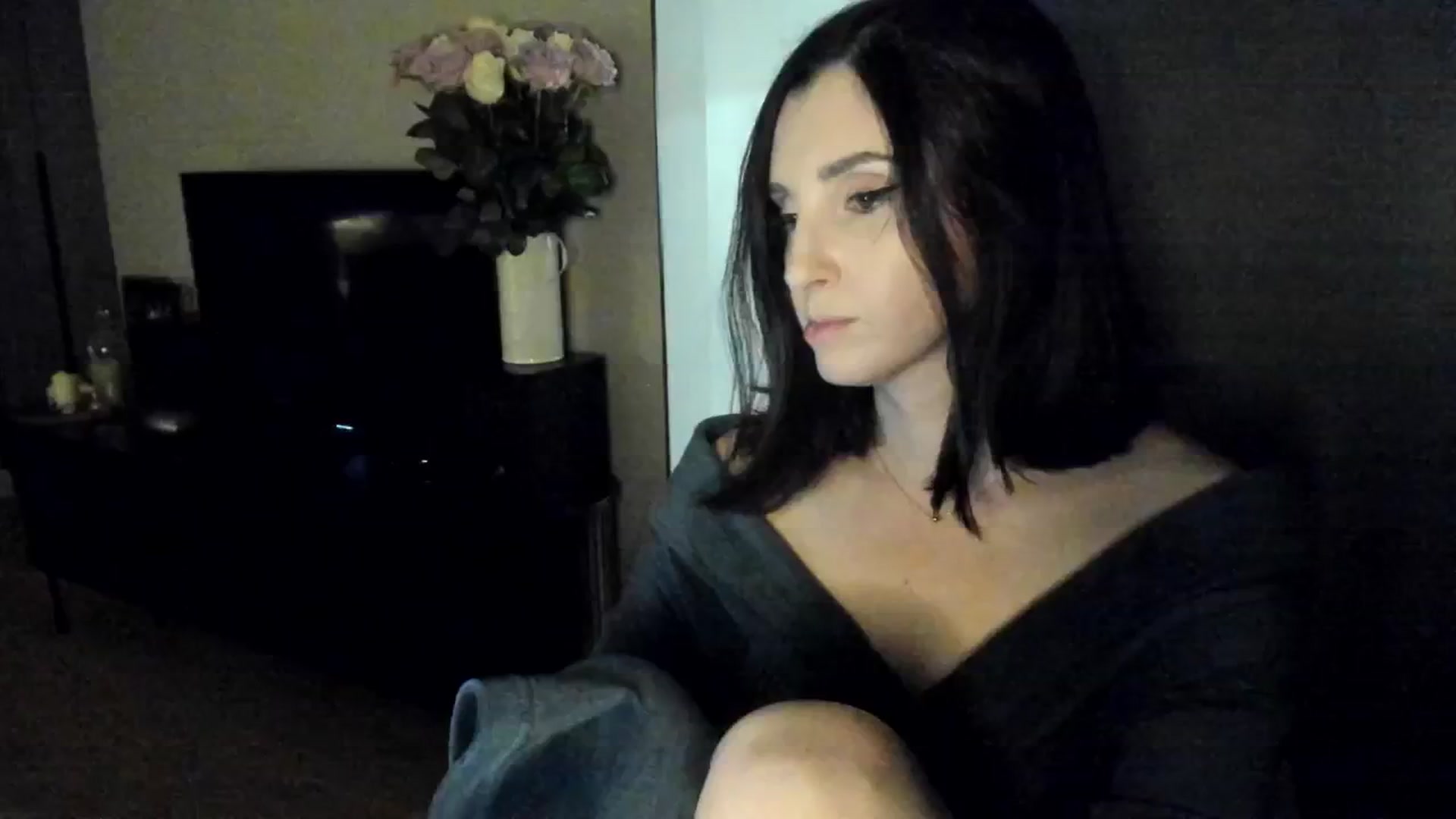 Gallery image thumbnail from Maddie's myfreecams stream on, 09/18/2024, 24:16 image 18 of 20