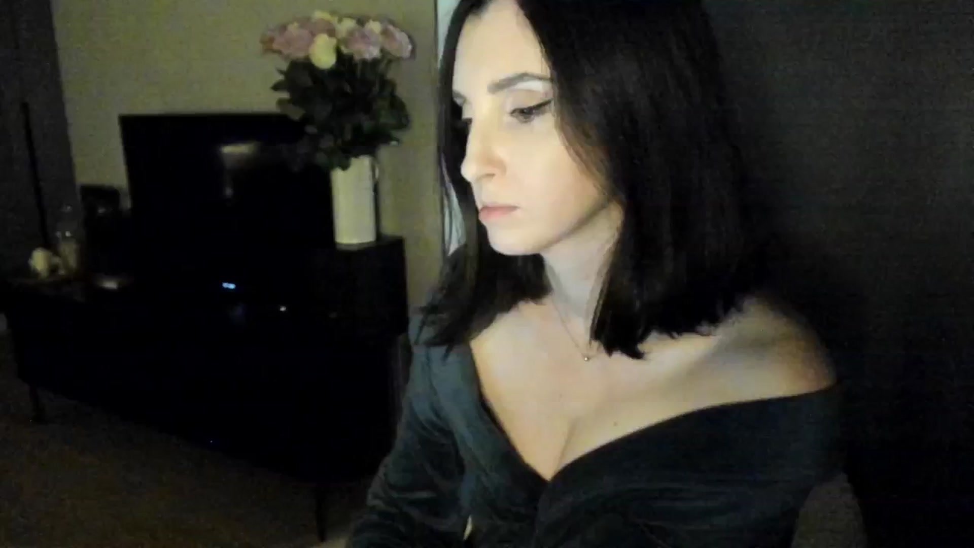Gallery image thumbnail from Maddie's myfreecams stream on, 09/18/2024, 24:16 image 14 of 20