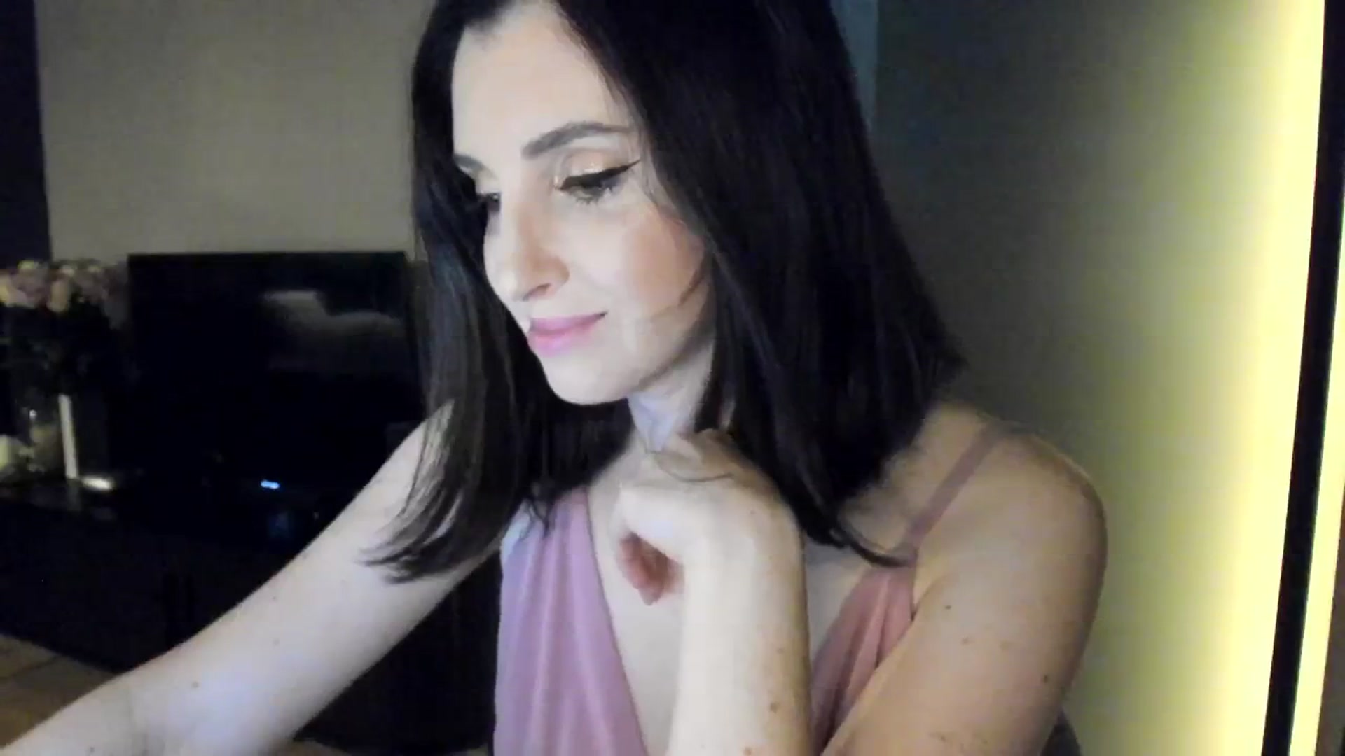 Gallery image thumbnail from Maddie's myfreecams stream on, 09/19/2024, 24:16 image 4 of 20