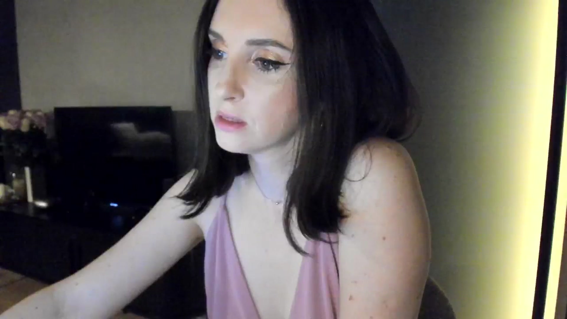 Gallery image thumbnail from Maddie's myfreecams stream on, 09/19/2024, 24:16 image 14 of 20