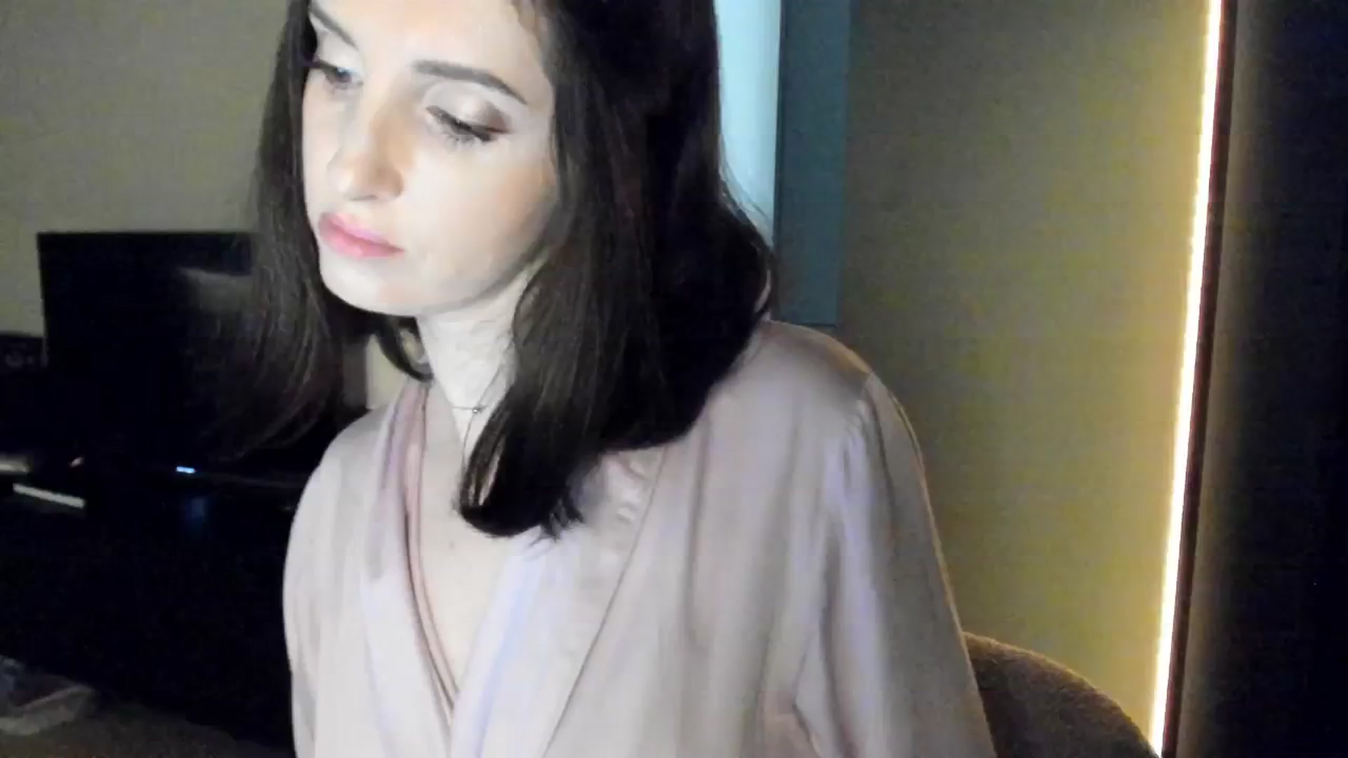 Gallery image thumbnail from Maddie's myfreecams stream on, 09/27/2024, 24:34 image 13 of 20