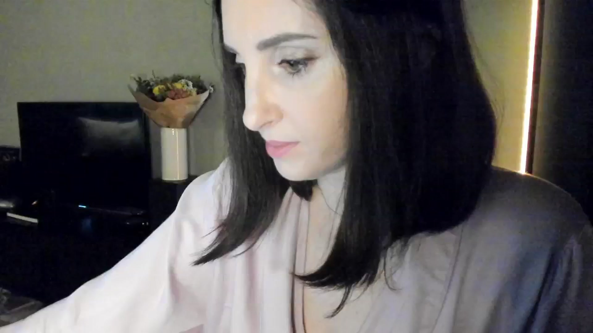 Gallery image thumbnail from Maddie's myfreecams stream on, 09/27/2024, 24:34 image 17 of 20