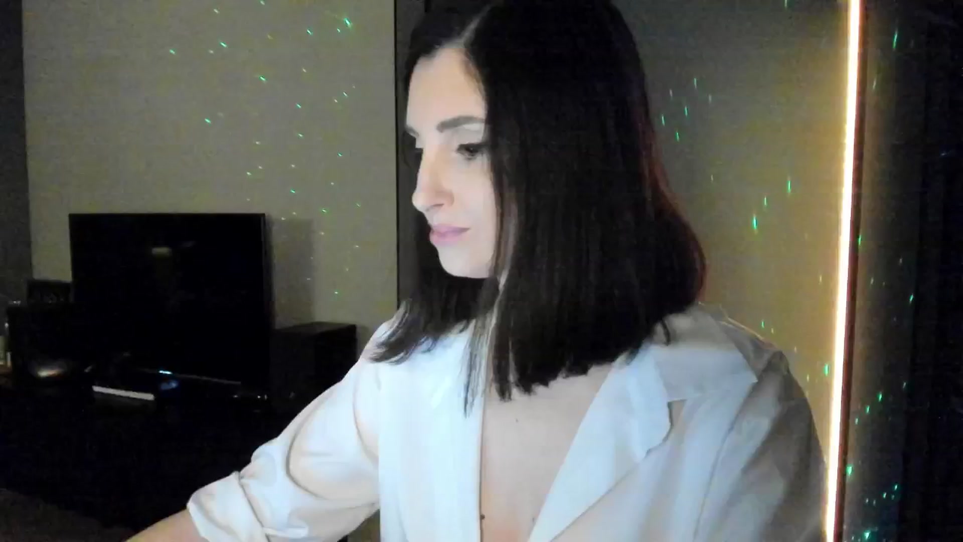 Gallery image thumbnail from Maddie's myfreecams stream on, 09/29/2024, 23:26 image 18 of 20