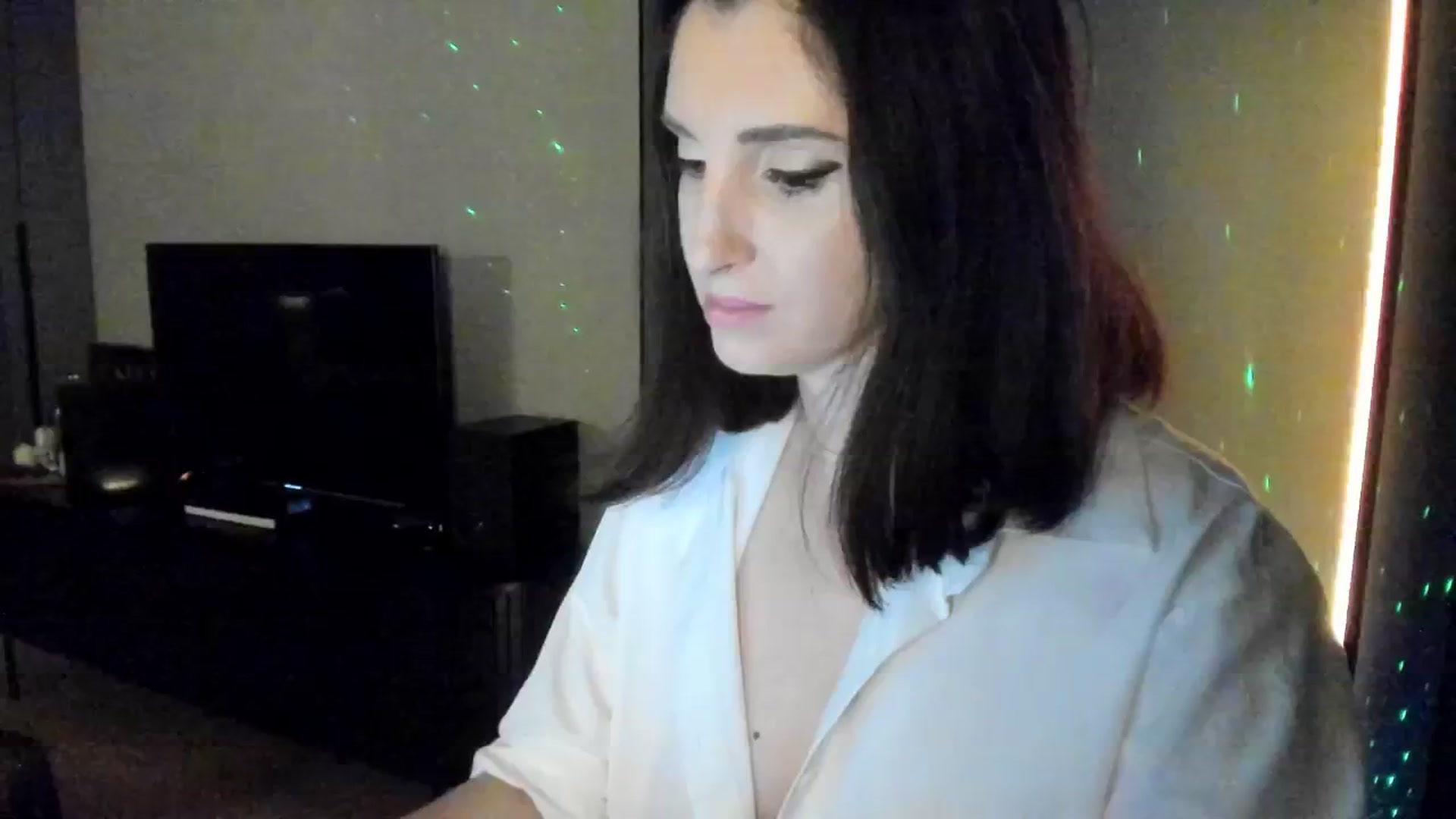 Gallery image thumbnail from Maddie's myfreecams stream on, 09/29/2024, 23:26 image 10 of 20