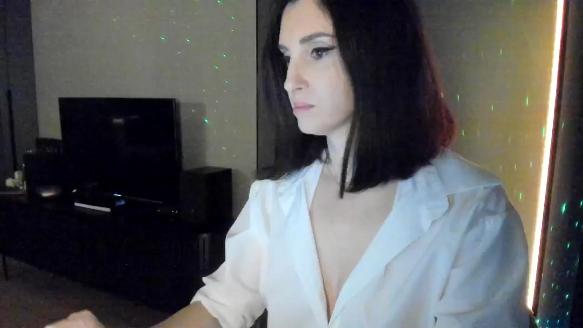 Gallery image thumbnail from Maddie's myfreecams stream on, 09/29/2024, 23:26 image 2 of 20