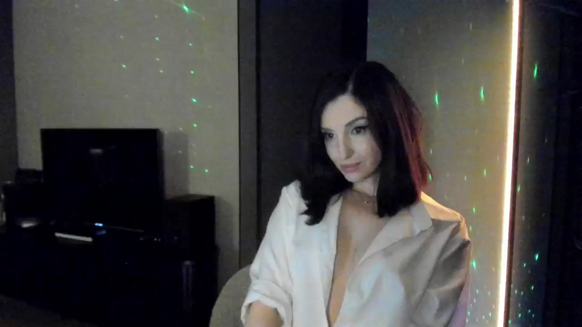 Gallery image thumbnail from Maddie's myfreecams stream on, 09/29/2024, 23:26 image 19 of 20