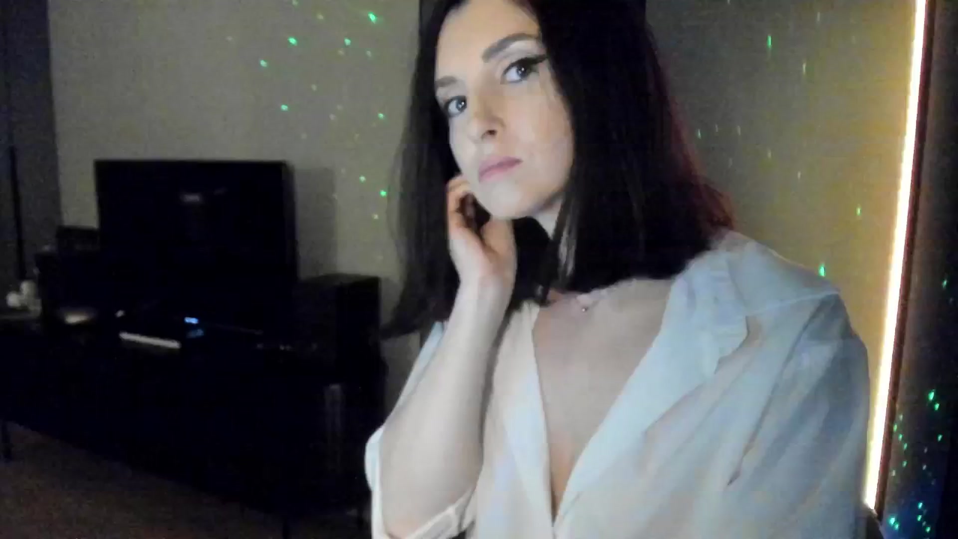 Gallery image thumbnail from Maddie's myfreecams stream on, 09/29/2024, 23:26 image 3 of 20