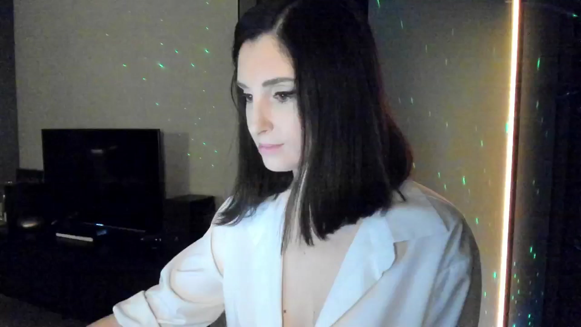 Gallery image thumbnail from Maddie's myfreecams stream on, 09/29/2024, 23:26 image 17 of 20