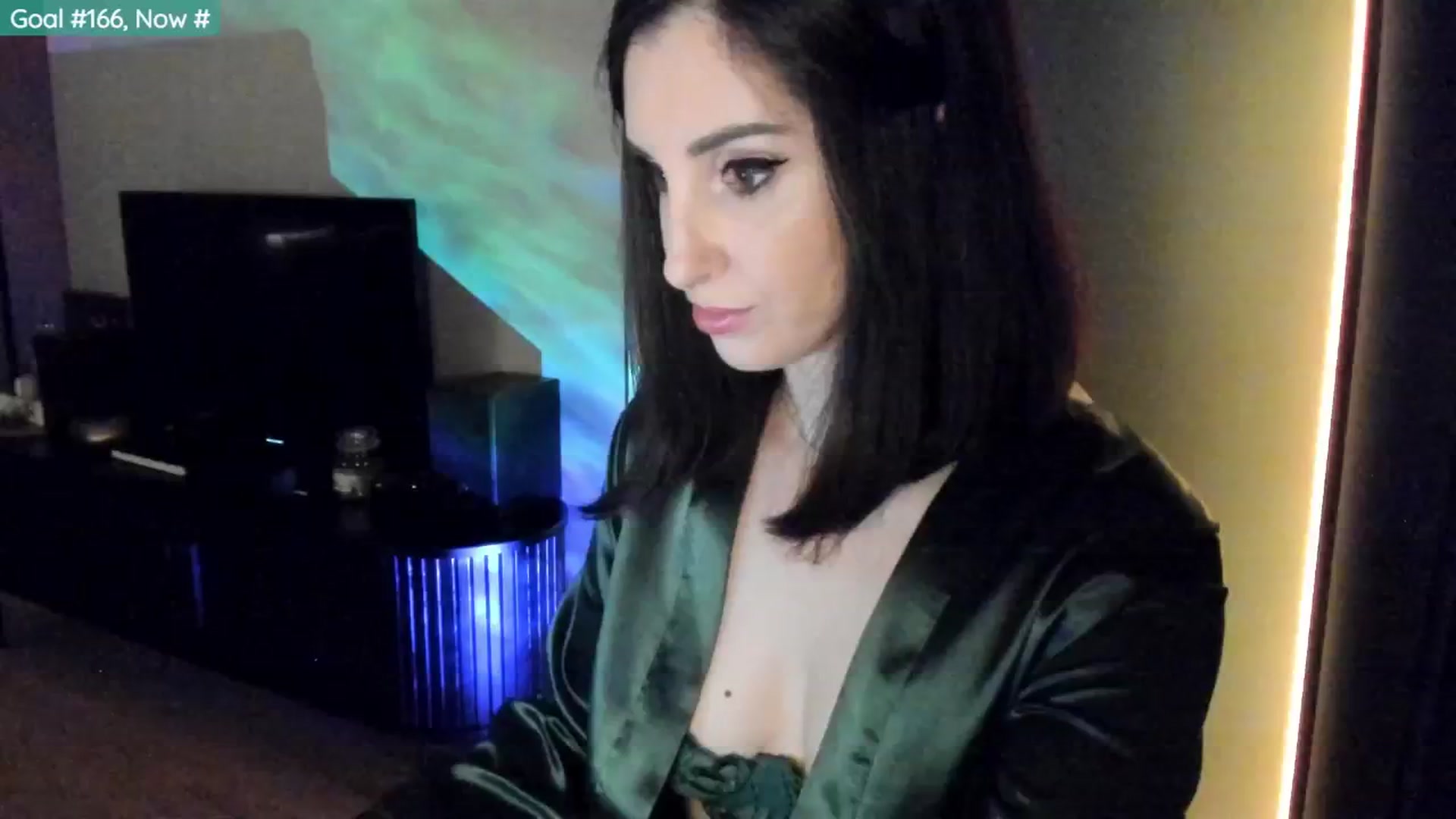 Gallery image thumbnail from Maddie's myfreecams stream on, 10/01/2024, 23:35 image 6 of 20