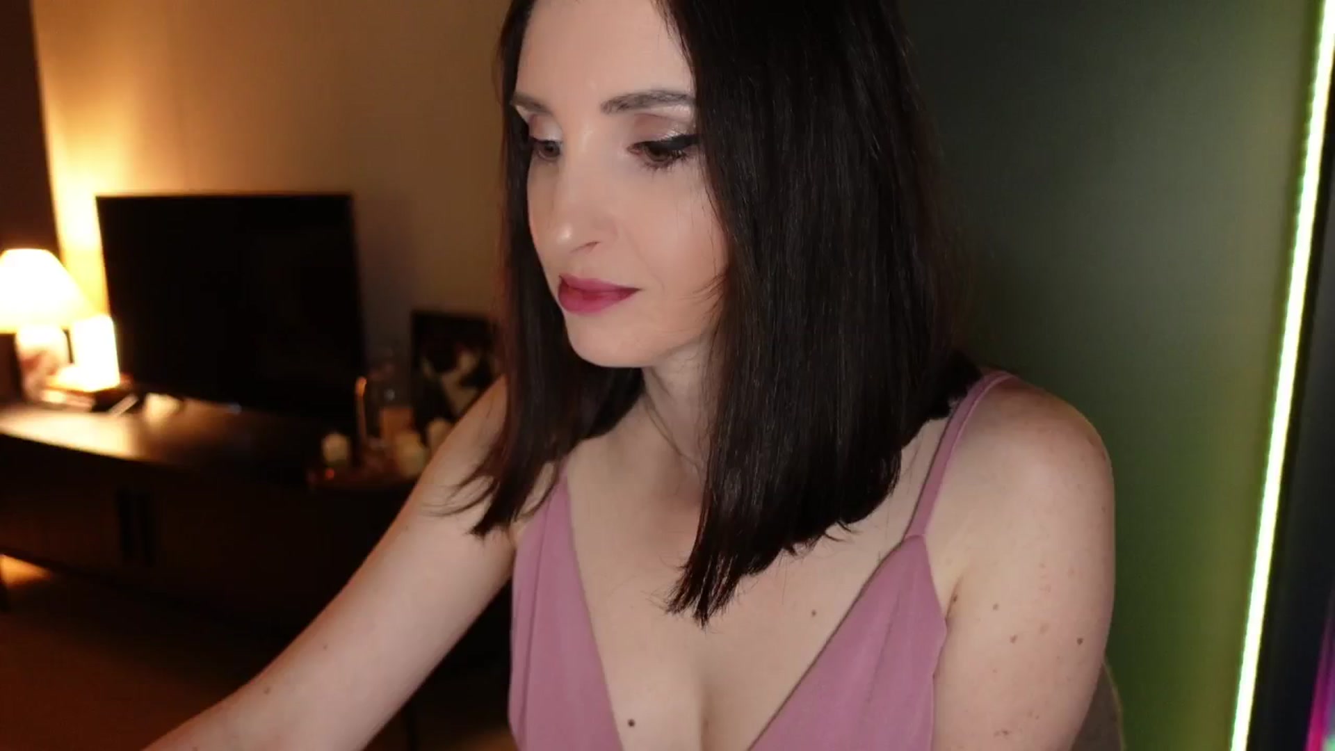 Gallery image thumbnail from Maddie's myfreecams stream on, 10/03/2024, 23:49 image 3 of 20