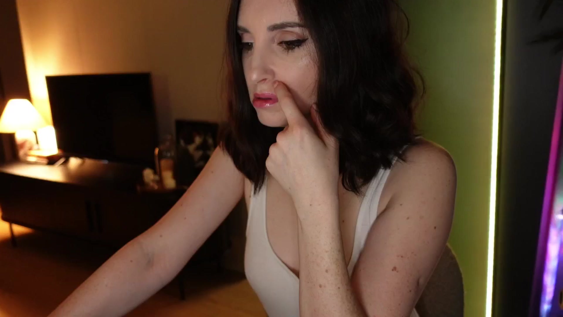Gallery image thumbnail from Maddie's myfreecams stream on, 10/07/2024, 24:34 image 3 of 20