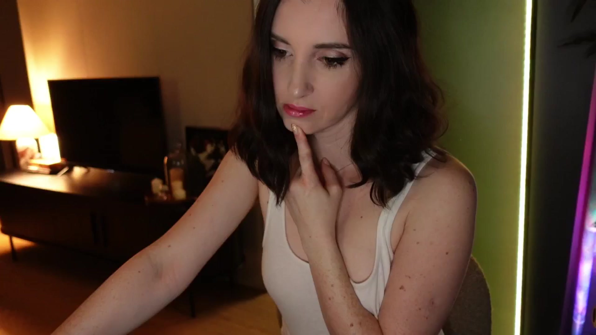 Gallery image thumbnail from Maddie's myfreecams stream on, 10/07/2024, 24:34 image 1 of 20