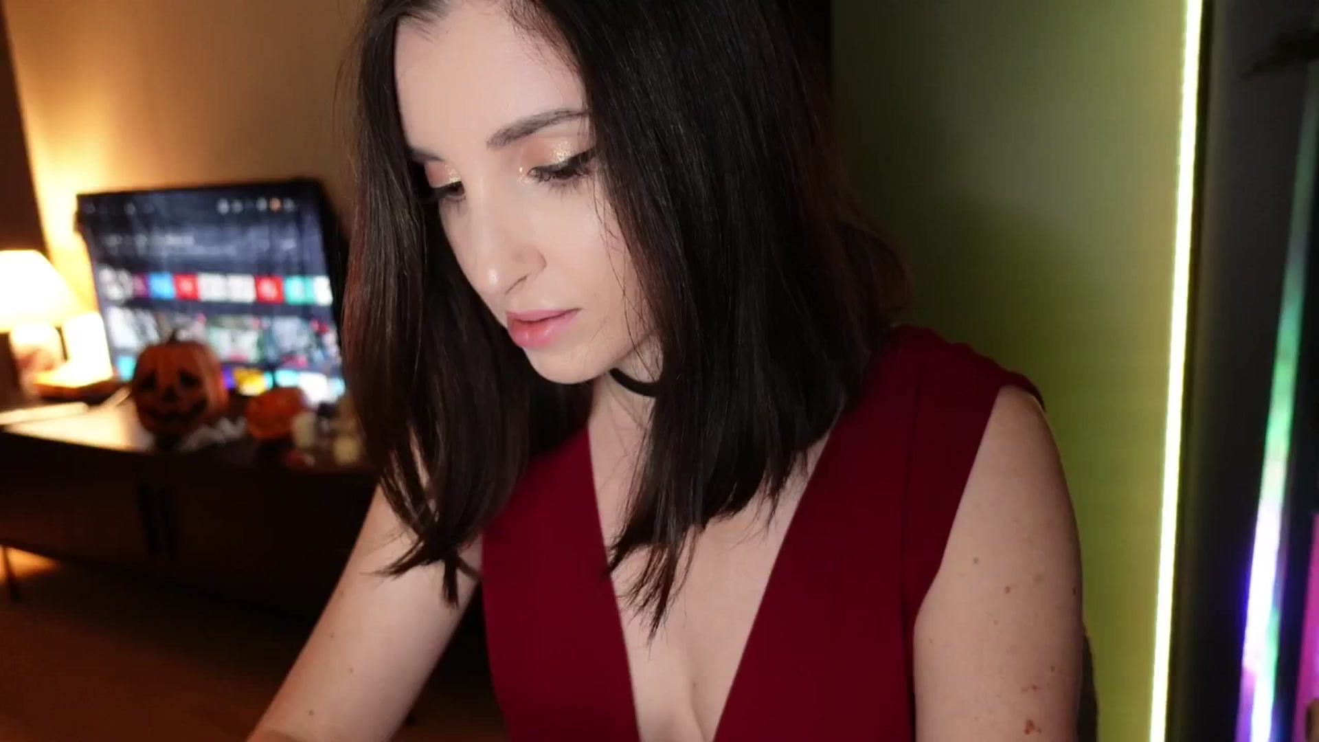 Gallery image thumbnail from Maddie's myfreecams stream on, 10/11/2024, 19:38 image 16 of 20