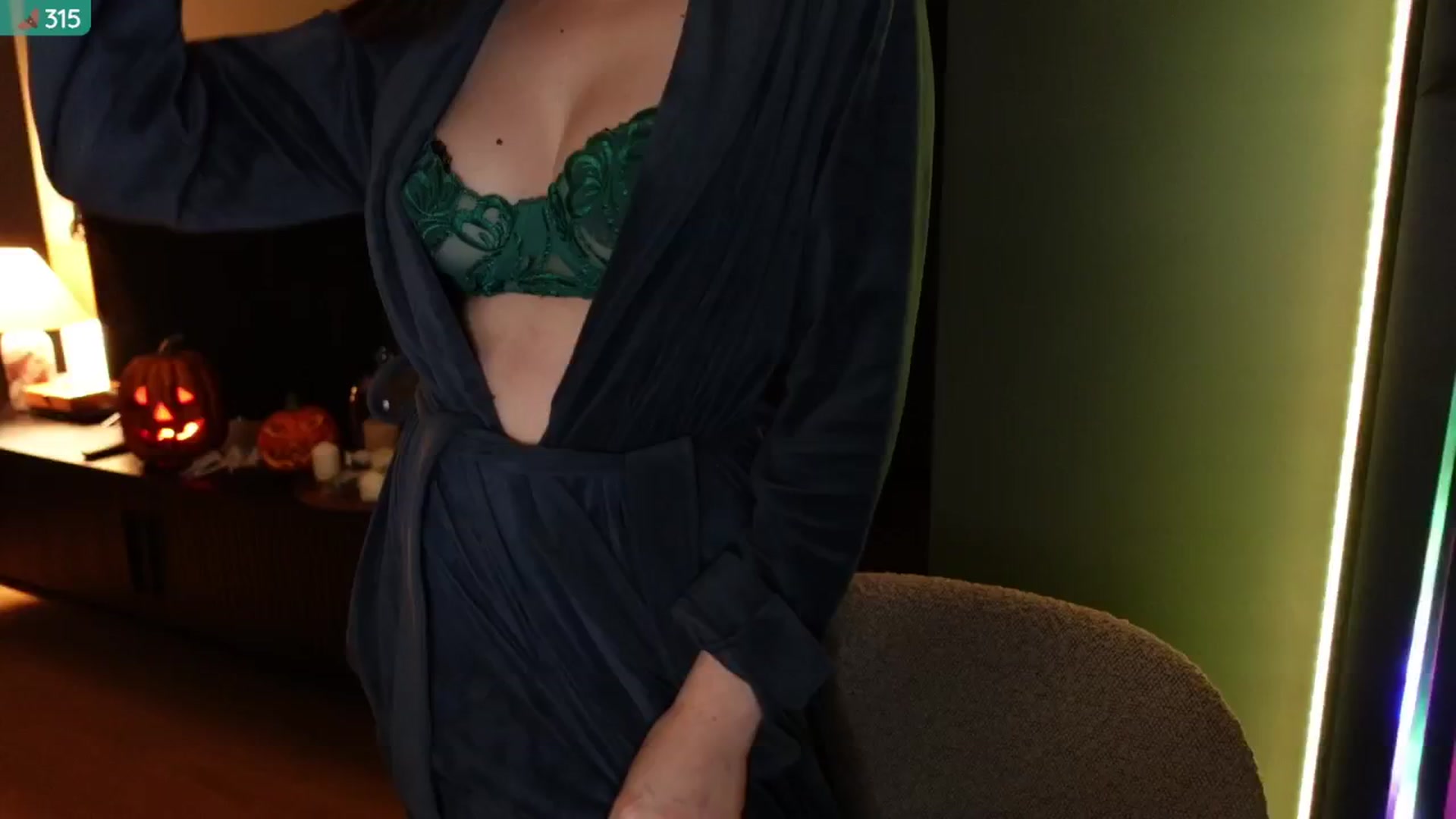 Gallery image thumbnail from Maddie's myfreecams stream on, 10/13/2024, 03:37 image 1 of 20