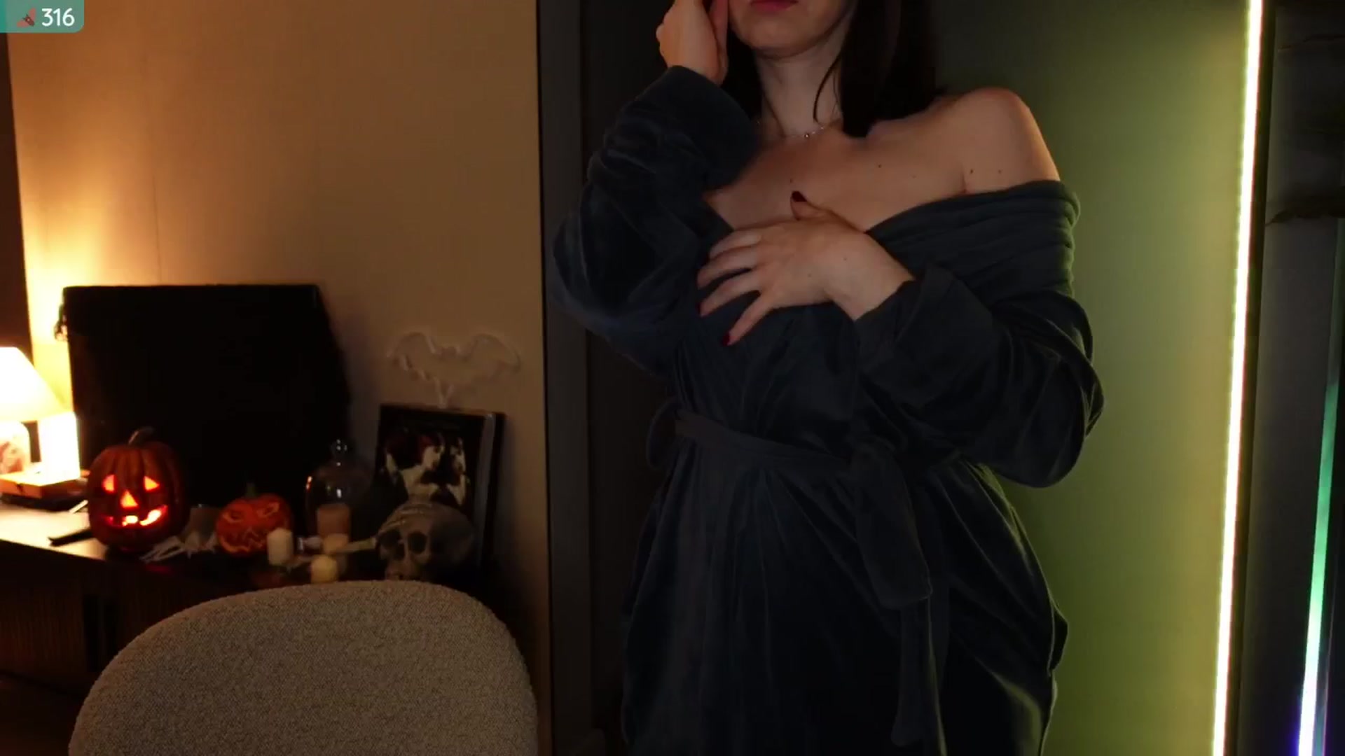 Gallery image thumbnail from Maddie's myfreecams stream on, 10/13/2024, 03:55 image 6 of 20