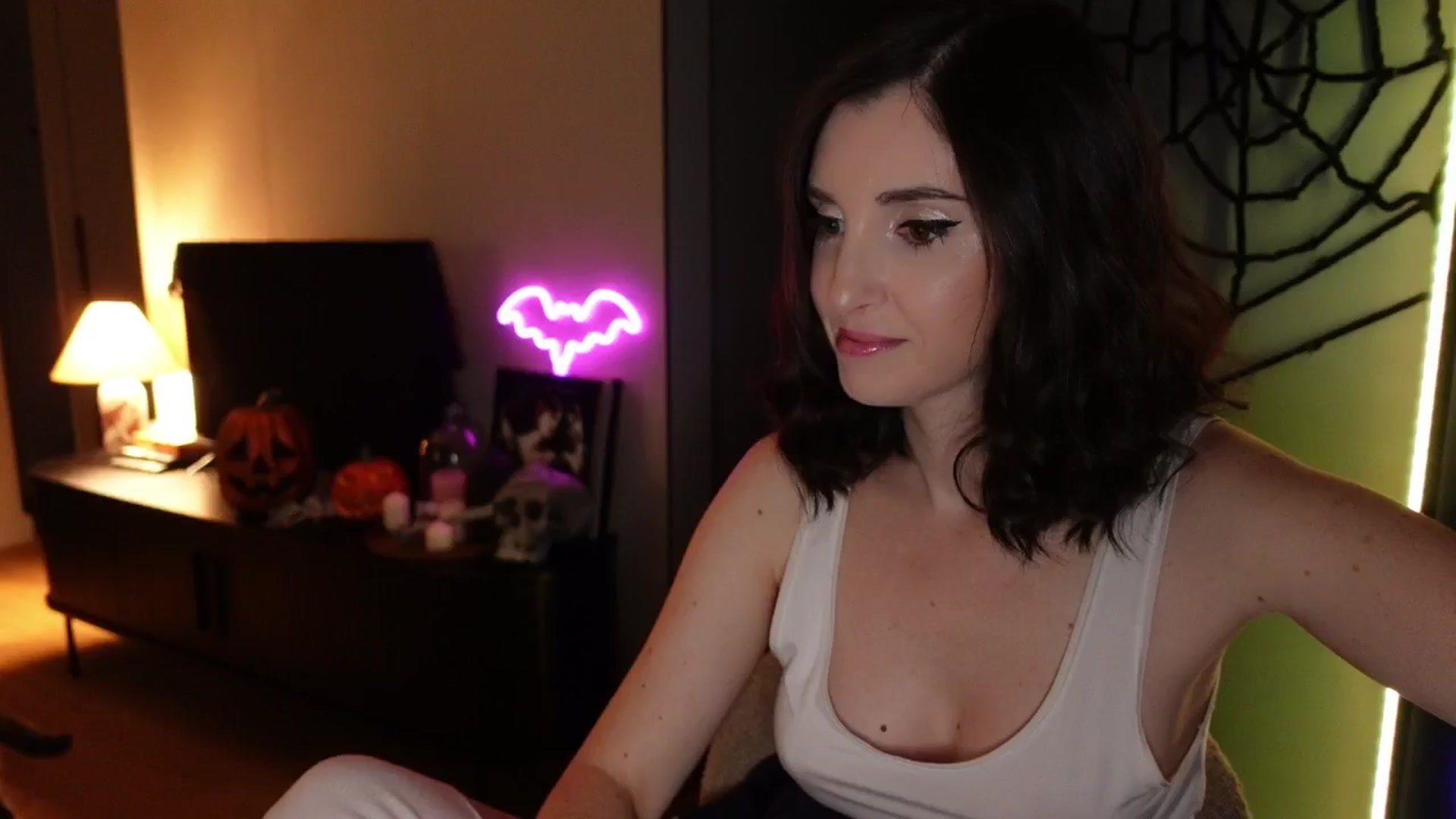 Gallery image thumbnail from Maddie's myfreecams stream on, 10/14/2024, 23:10 image 1 of 20