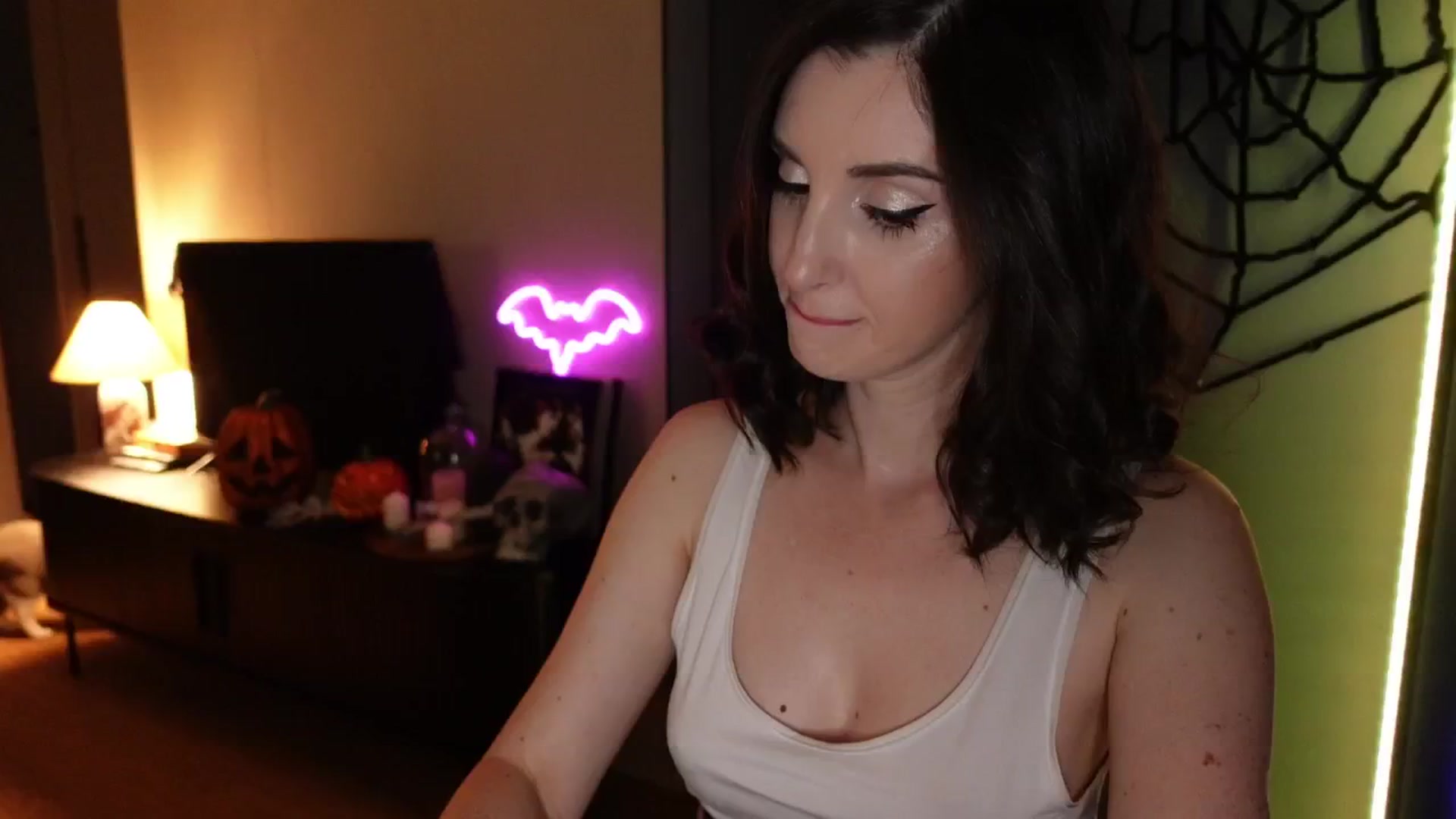 Gallery image thumbnail from Maddie's myfreecams stream on, 10/14/2024, 23:10 image 9 of 20