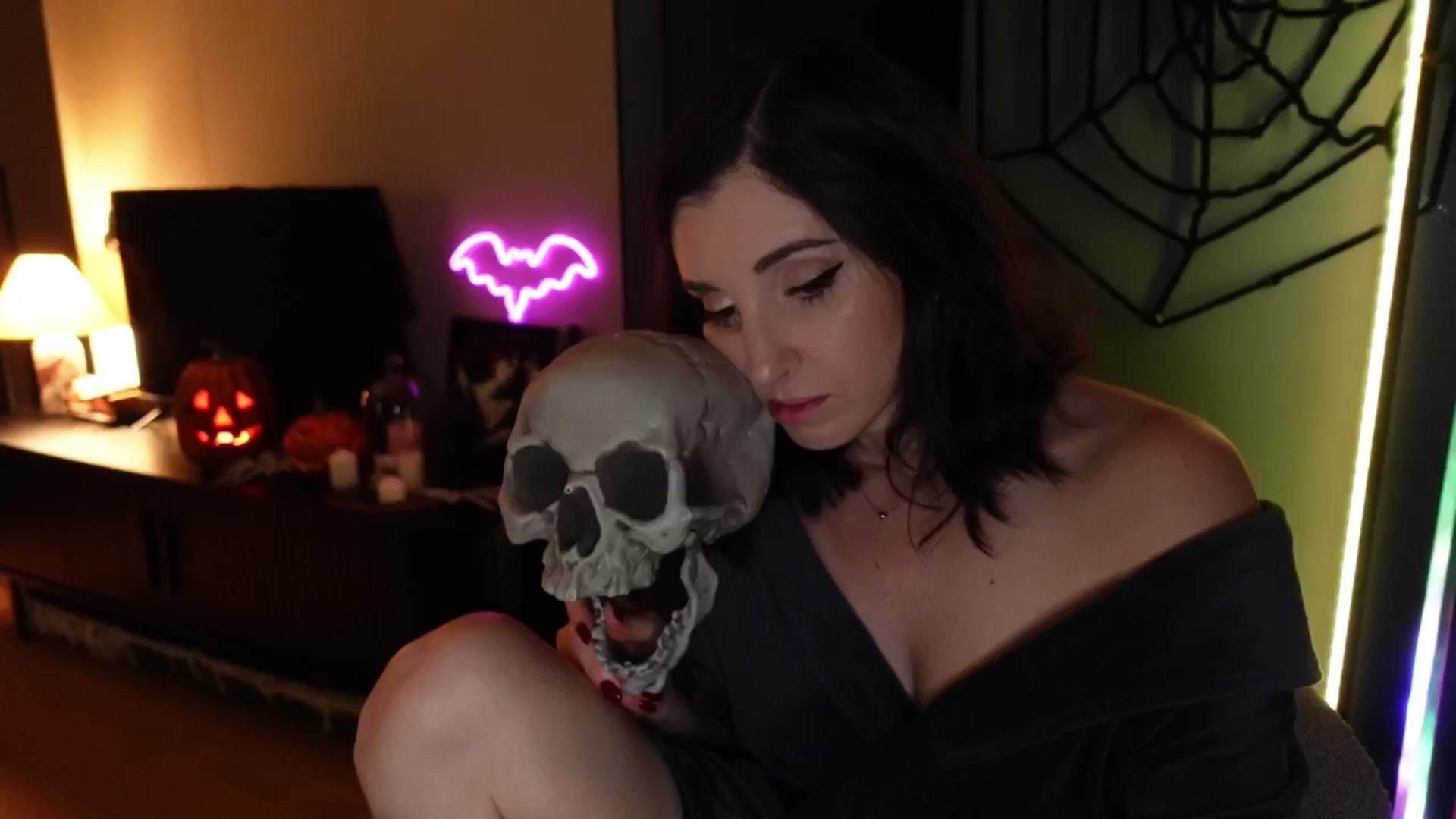 Gallery image thumbnail from Maddie's myfreecams stream on, 10/17/2024, 01:51 image 2 of 20