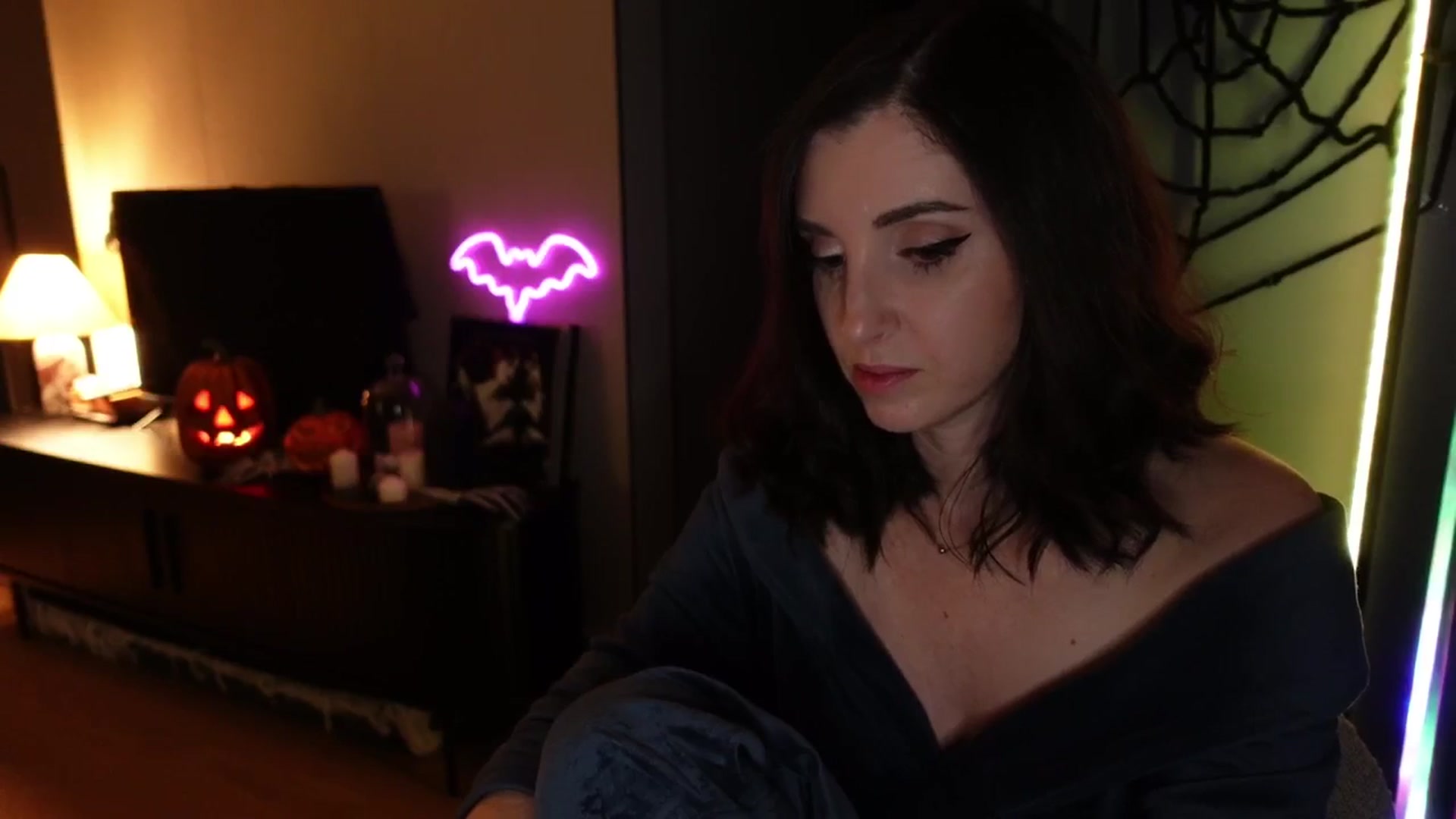 Gallery image thumbnail from Maddie's myfreecams stream on, 10/17/2024, 01:51 image 4 of 20