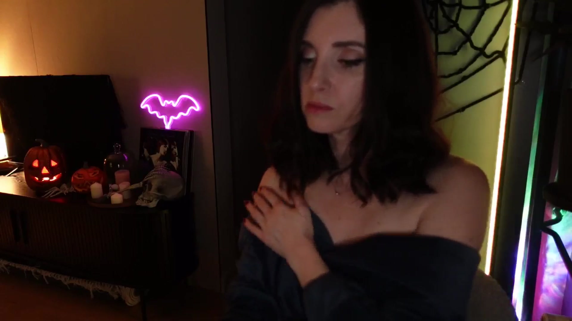 Gallery image thumbnail from Maddie's myfreecams stream on, 10/17/2024, 01:51 image 8 of 20