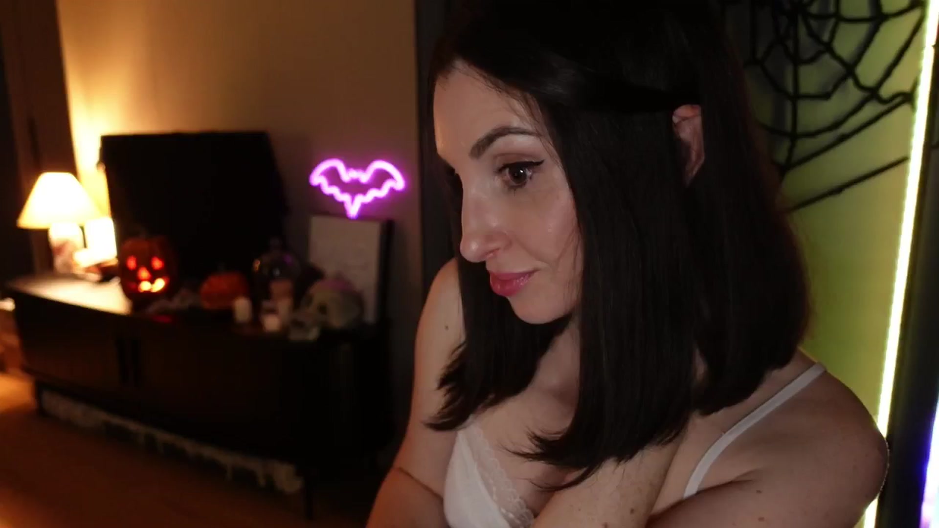 Gallery image thumbnail from Maddie's myfreecams stream on, 10/18/2024, 02:03 image 14 of 20