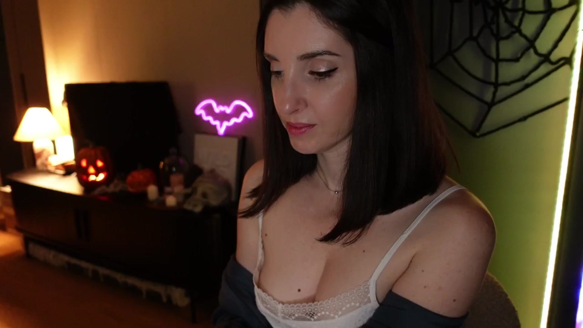 Gallery image thumbnail from Maddie's myfreecams stream on, 10/18/2024, 03:46 image 4 of 20