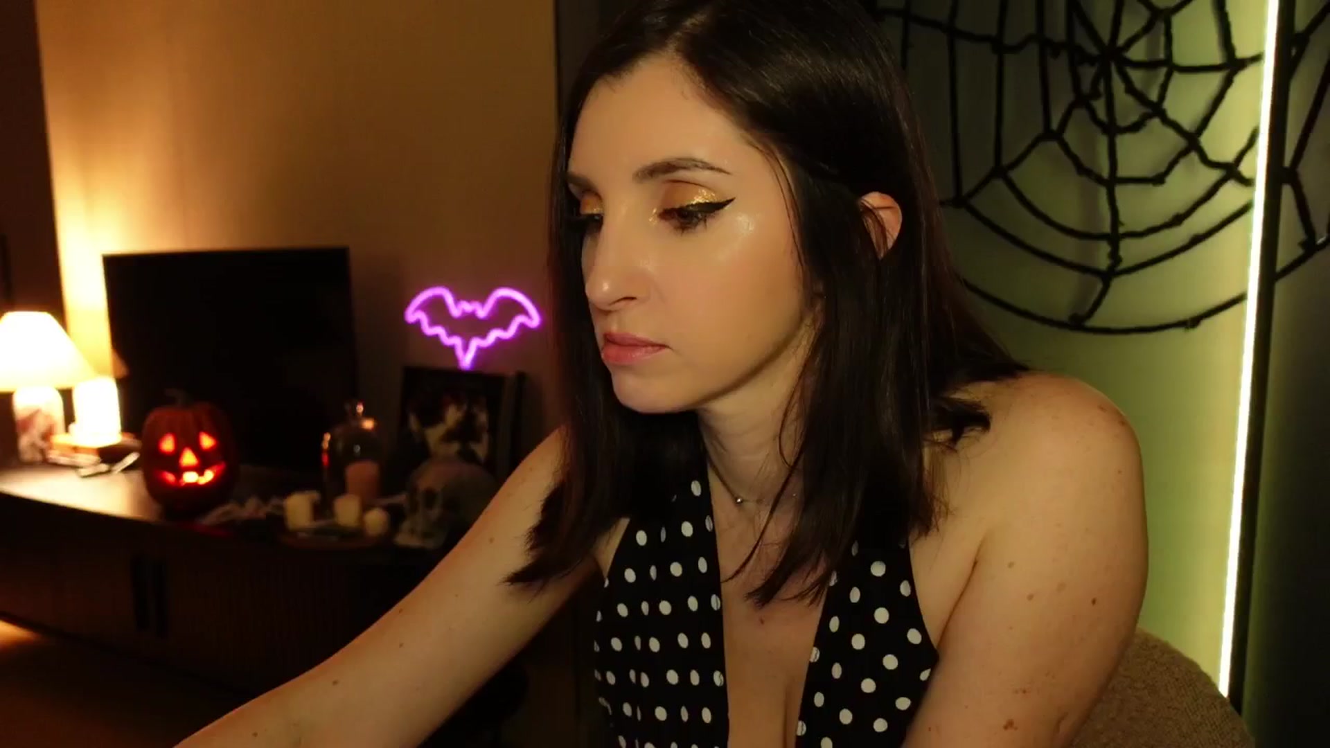 Gallery image thumbnail from Maddie's myfreecams stream on, 10/23/2024, 24:01 image 13 of 20