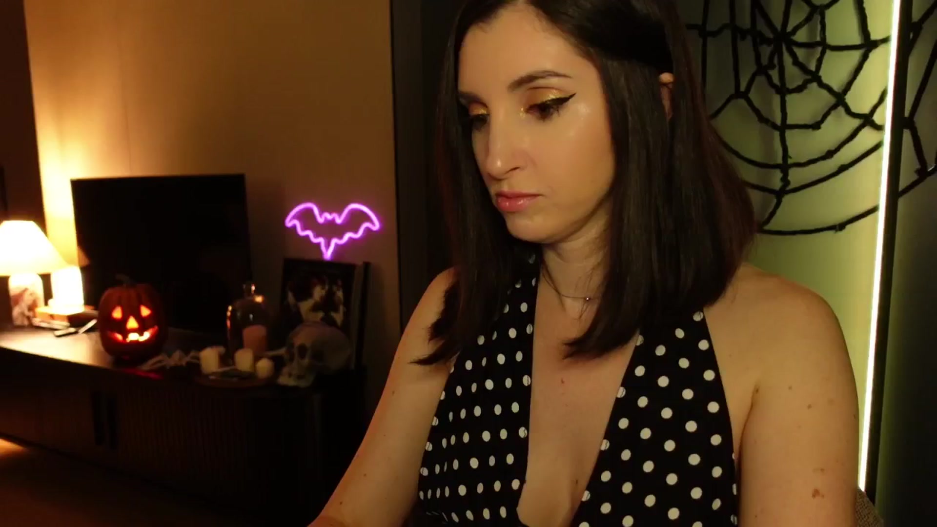 Gallery image thumbnail from Maddie's myfreecams stream on, 10/23/2024, 24:01 image 9 of 20
