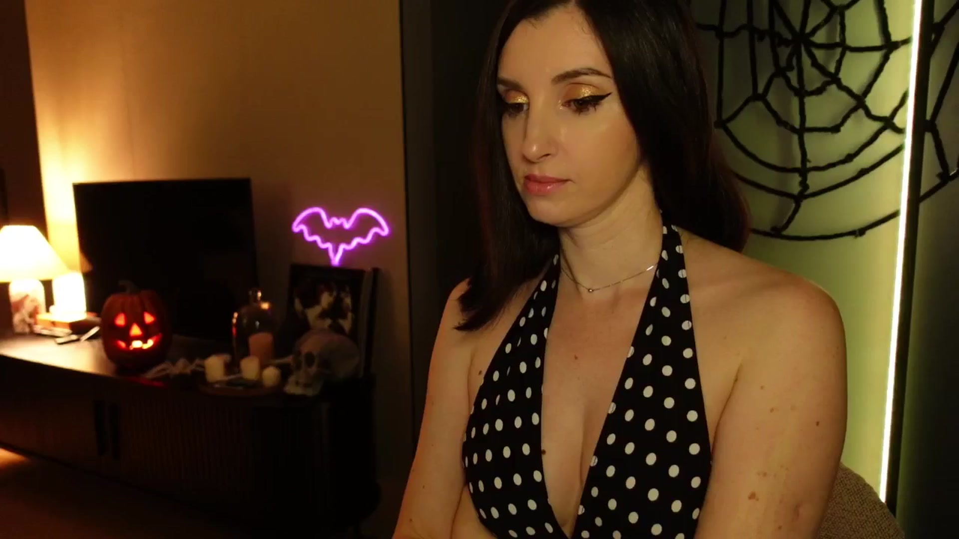 Gallery image thumbnail from Maddie's myfreecams stream on, 10/23/2024, 24:01 image 10 of 20