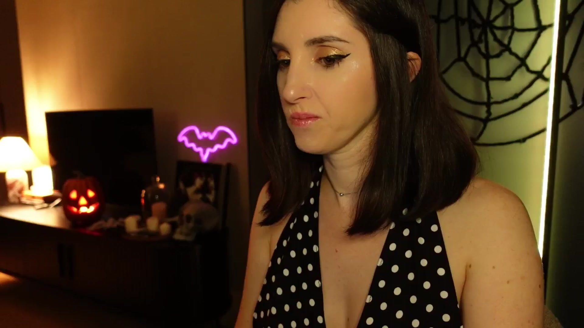 Gallery image thumbnail from Maddie's myfreecams stream on, 10/23/2024, 24:01 image 6 of 20