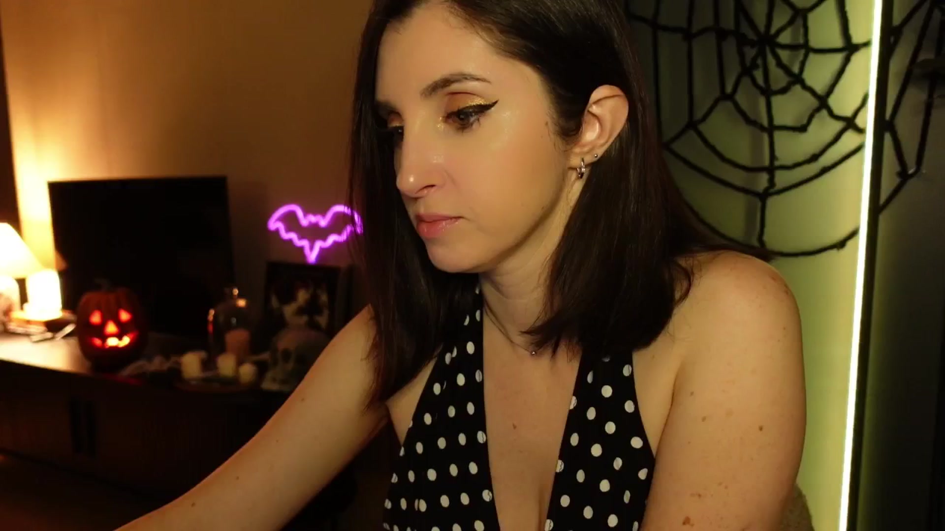 Gallery image thumbnail from Maddie's myfreecams stream on, 10/23/2024, 03:31 image 9 of 20