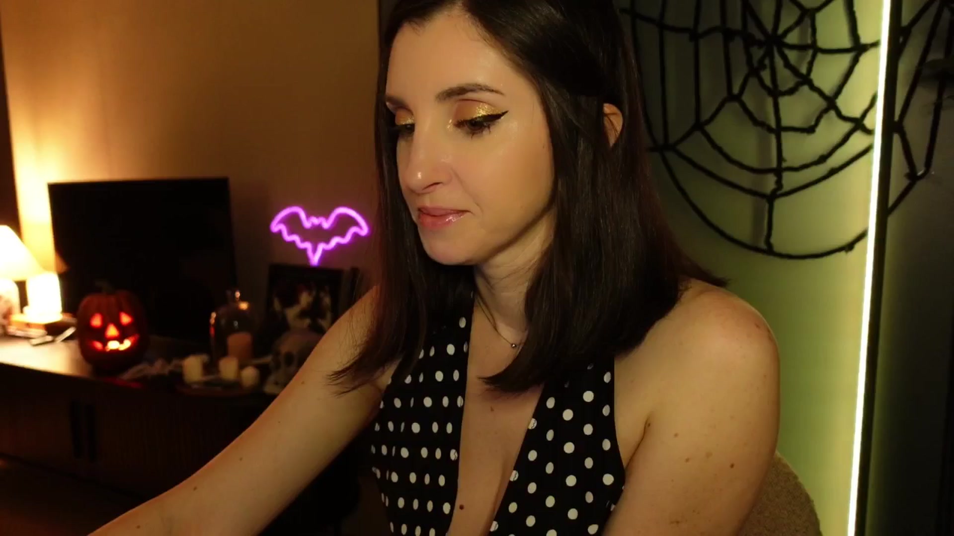 Gallery image thumbnail from Maddie's myfreecams stream on, 10/23/2024, 03:31 image 4 of 20