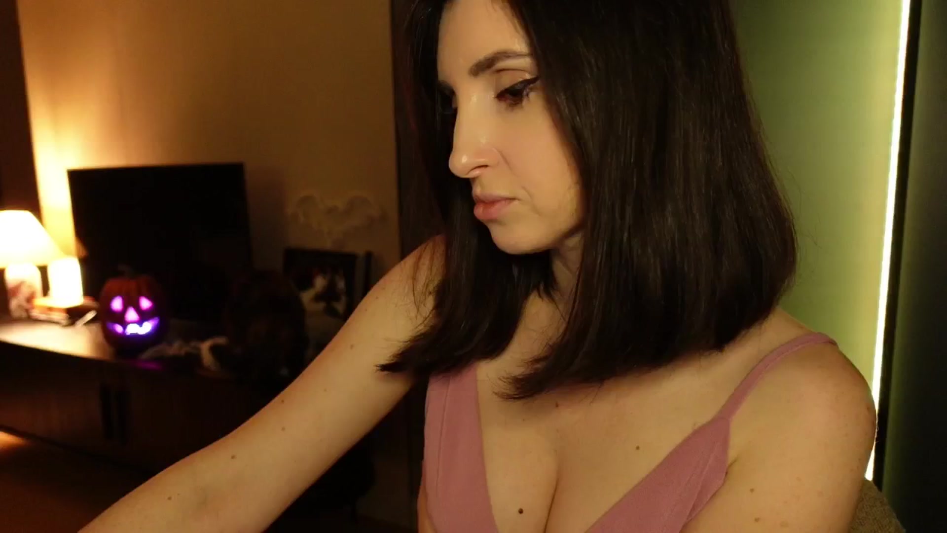 Gallery image thumbnail from Maddie's myfreecams stream on, 10/23/2024, 23:21 image 10 of 20