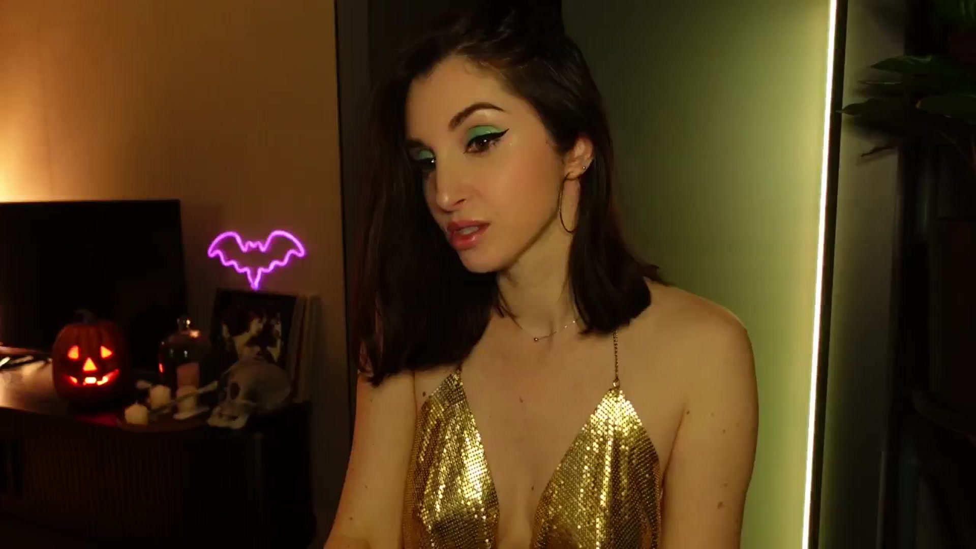 Gallery image thumbnail from Maddie's myfreecams stream on, 10/27/2024, 01:17 image 8 of 20